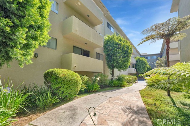 5400 Lindley AVE Unit: 117