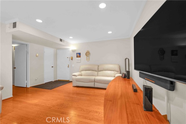 5400 Lindley AVE Unit: 117