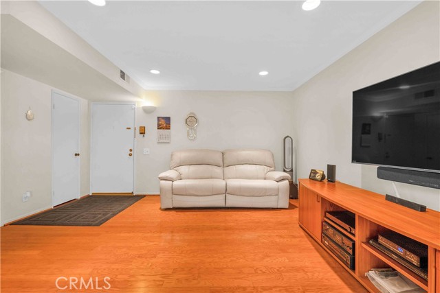 5400 Lindley AVE Unit: 117