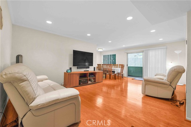 5400 Lindley AVE Unit: 117