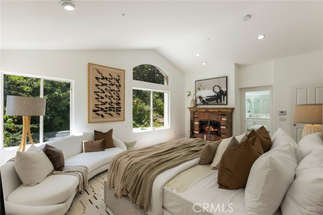 5985 Vista De La Luz