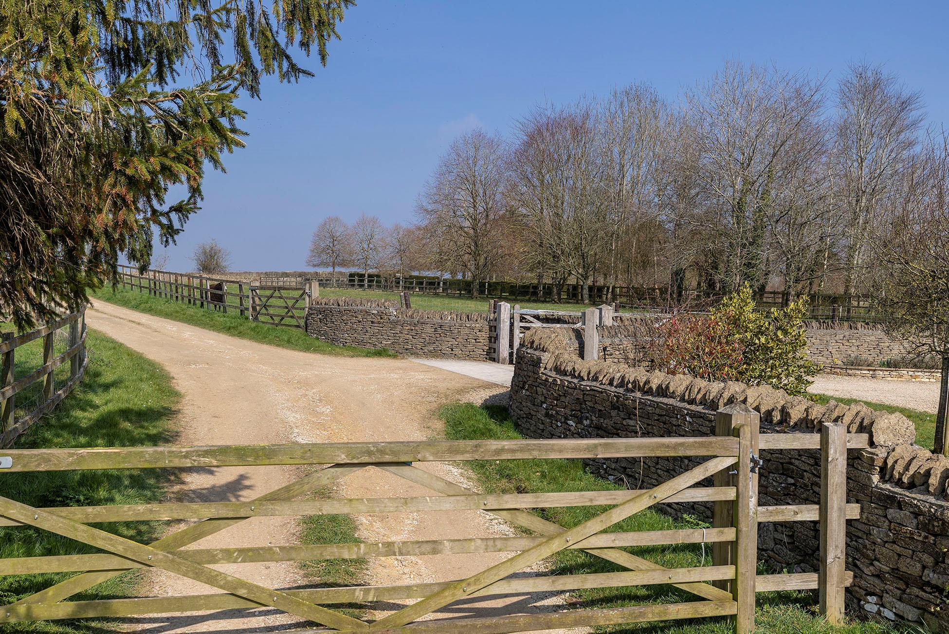 Nr Cold Aston, Bourton-On-The-Water, Cheltenham, Gloucestershire, GL54