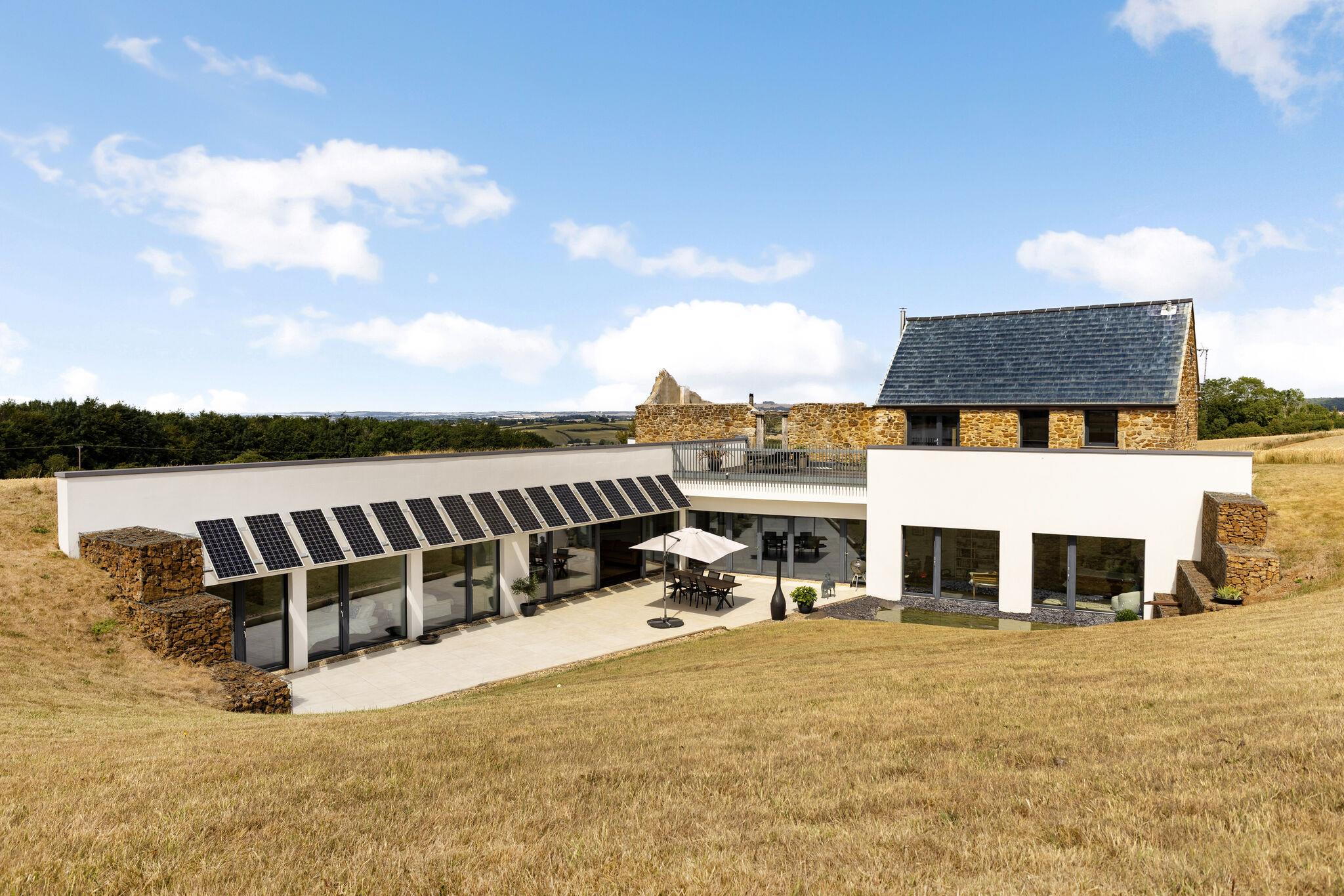 Barton-on-the-Heath, Moreton-in-Marsh, Gloucestershire / Warwickshire border GL56