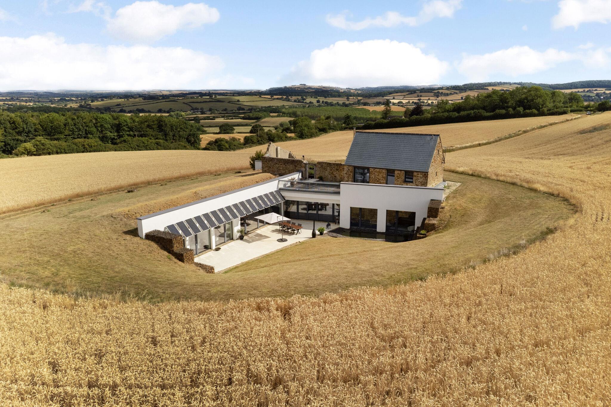Barton-on-the-Heath, Moreton-in-Marsh, Gloucestershire / Warwickshire border GL56