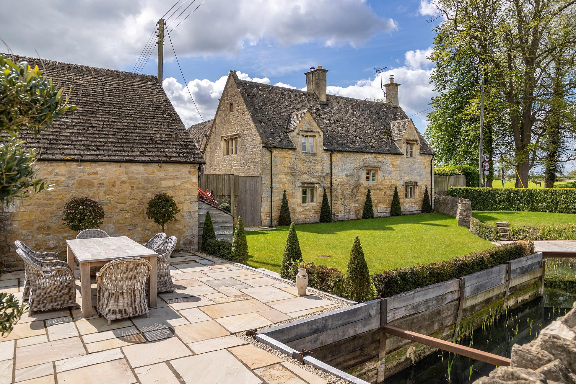 Saintbury, Broadway, Worcestershire WR12