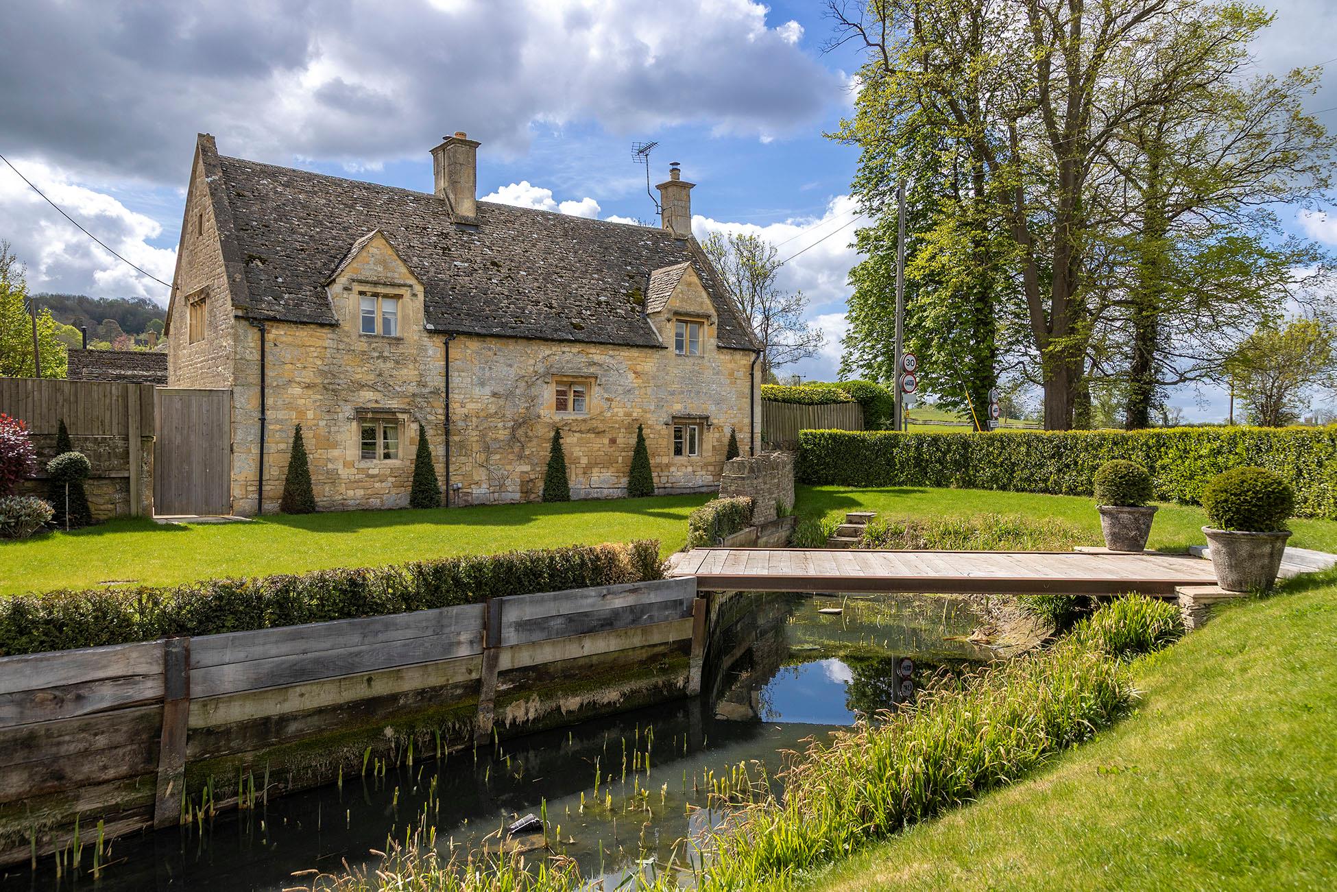 Saintbury, Broadway, Worcestershire WR12