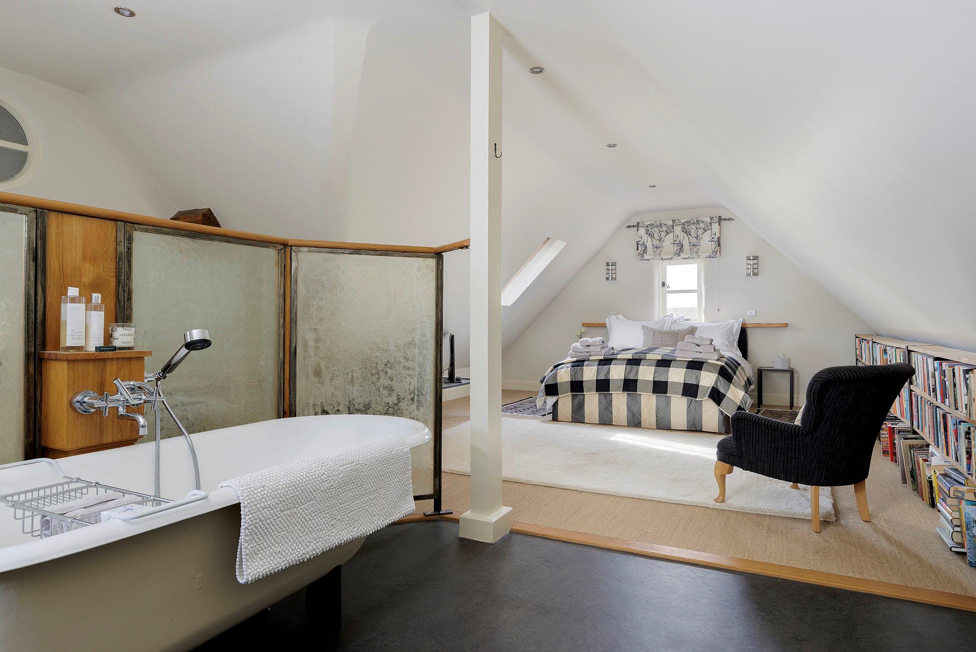 The Old Stables, Roel Hill Farm, Hawling, Cheltenham, Gloucestershire, GL54