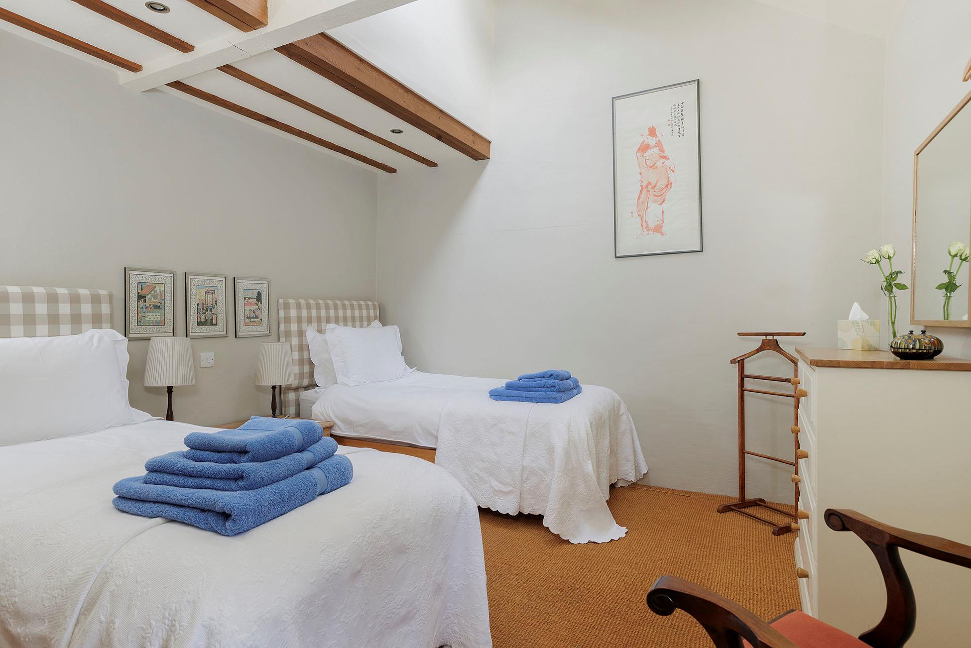 The Old Stables, Roel Hill Farm, Hawling, Cheltenham, Gloucestershire, GL54