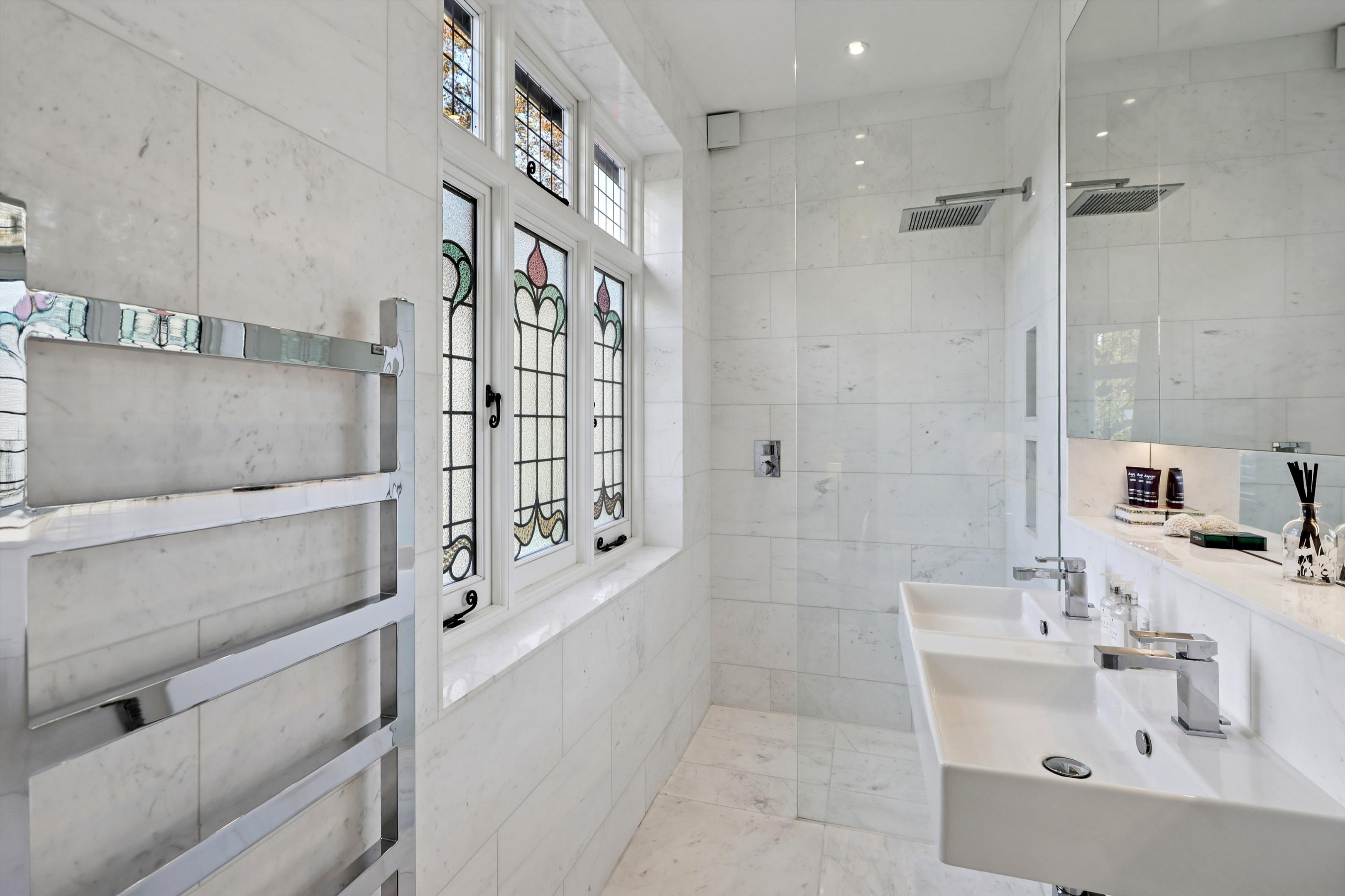 Curzon Road, Weybridge, Surrey, KT13