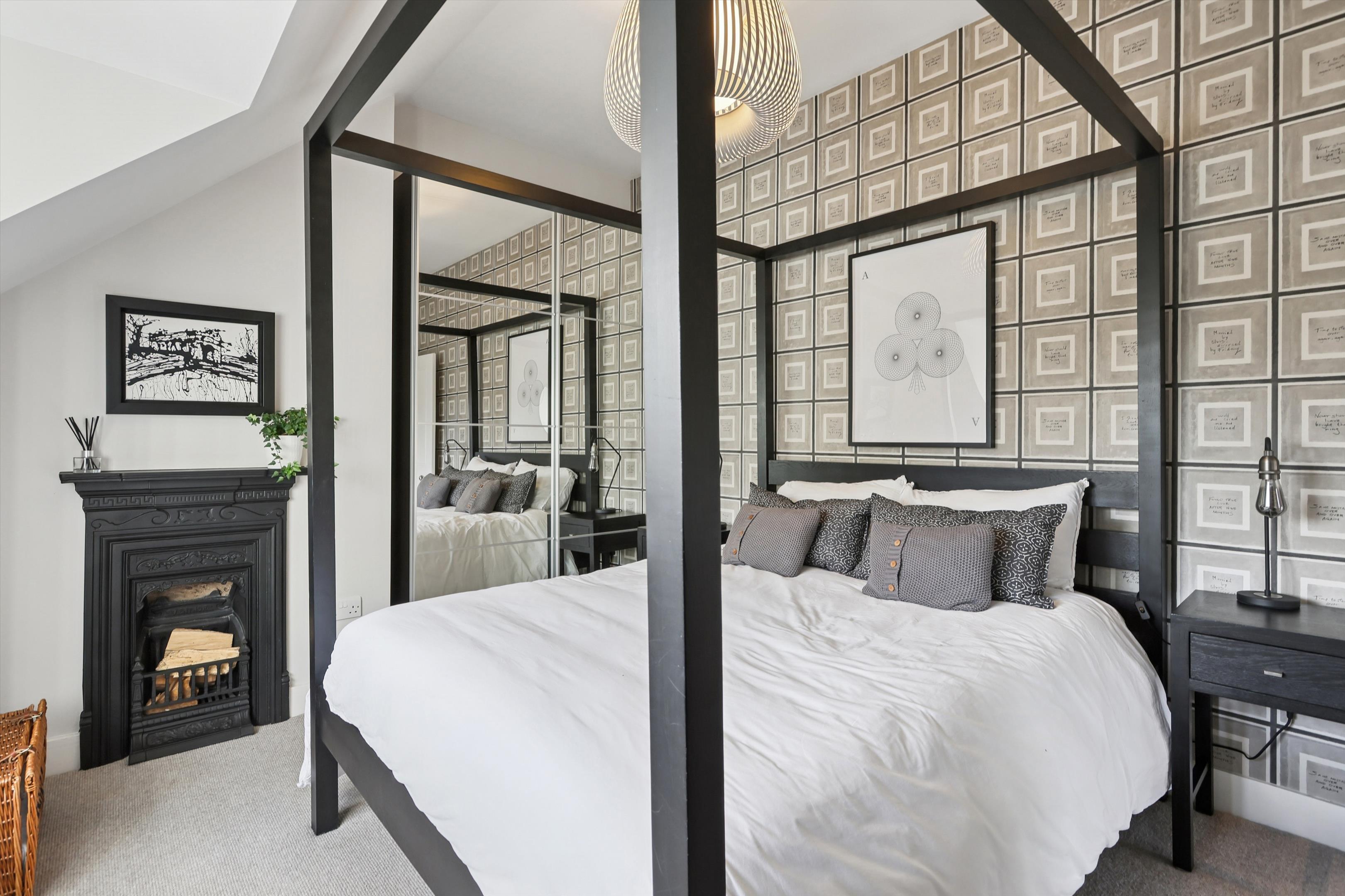 Curzon Road, Weybridge, Surrey, KT13