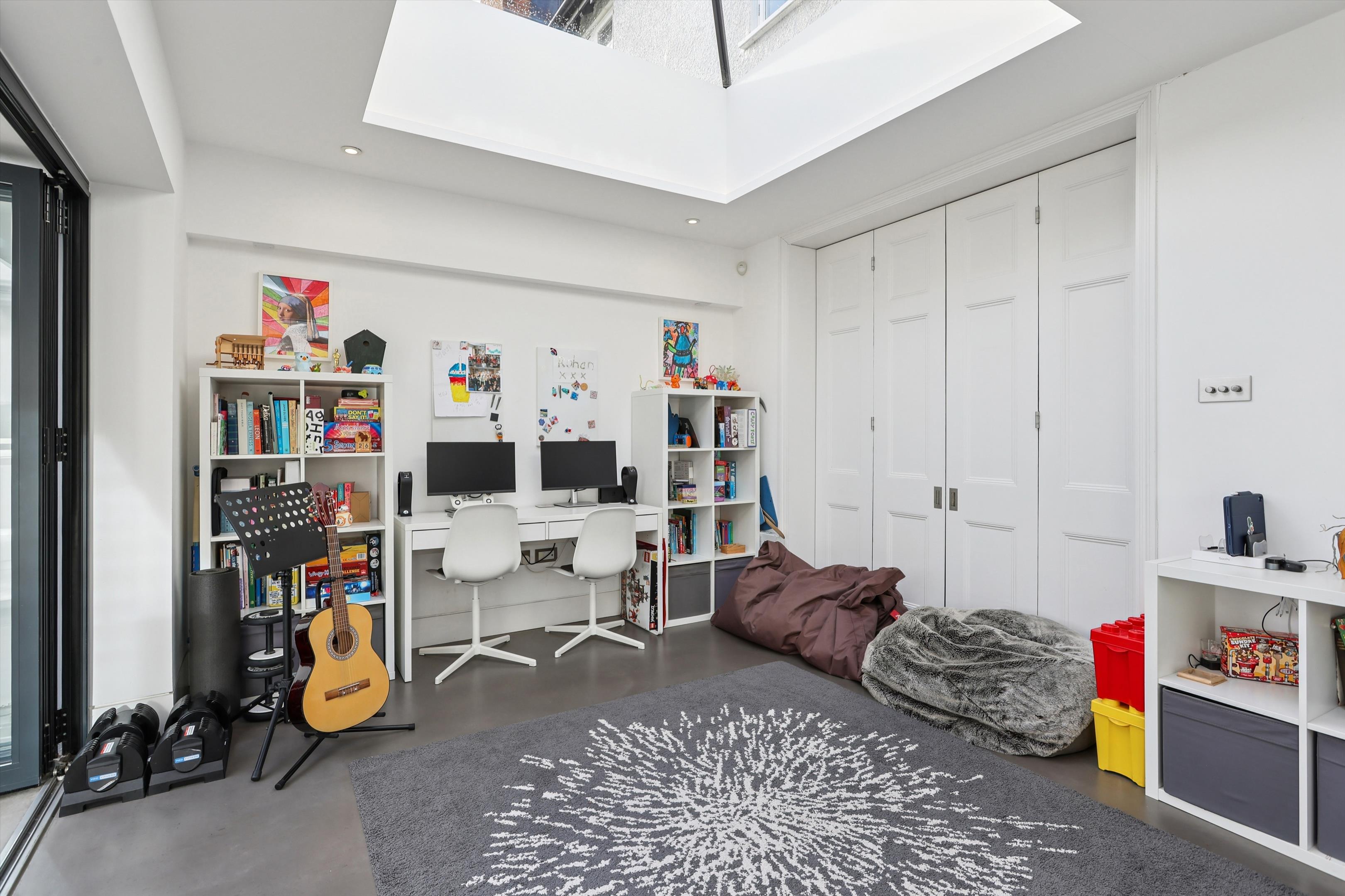 Curzon Road, Weybridge, Surrey, KT13