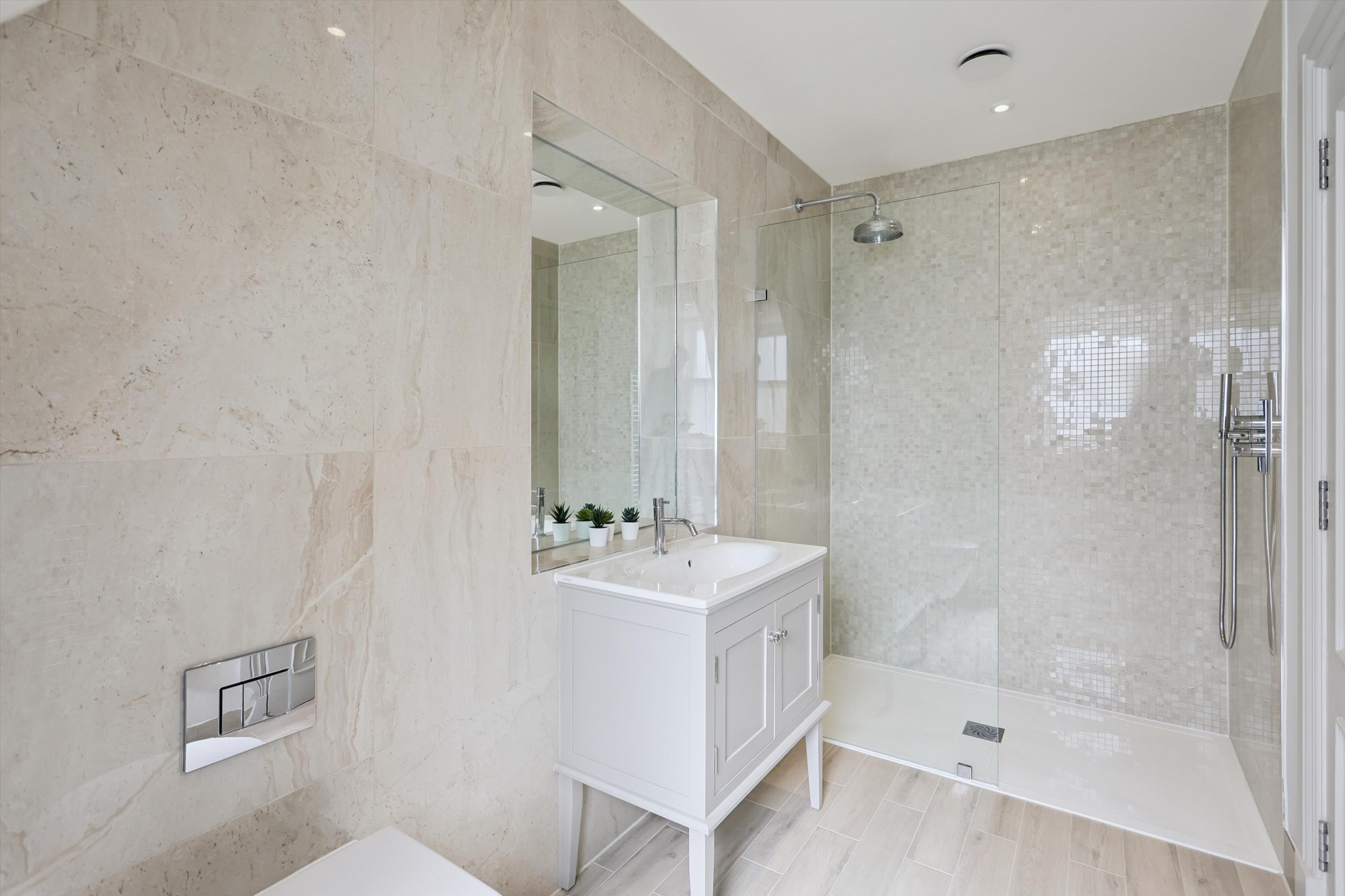 St. Marys Road, Weybridge, Surrey, KT13
