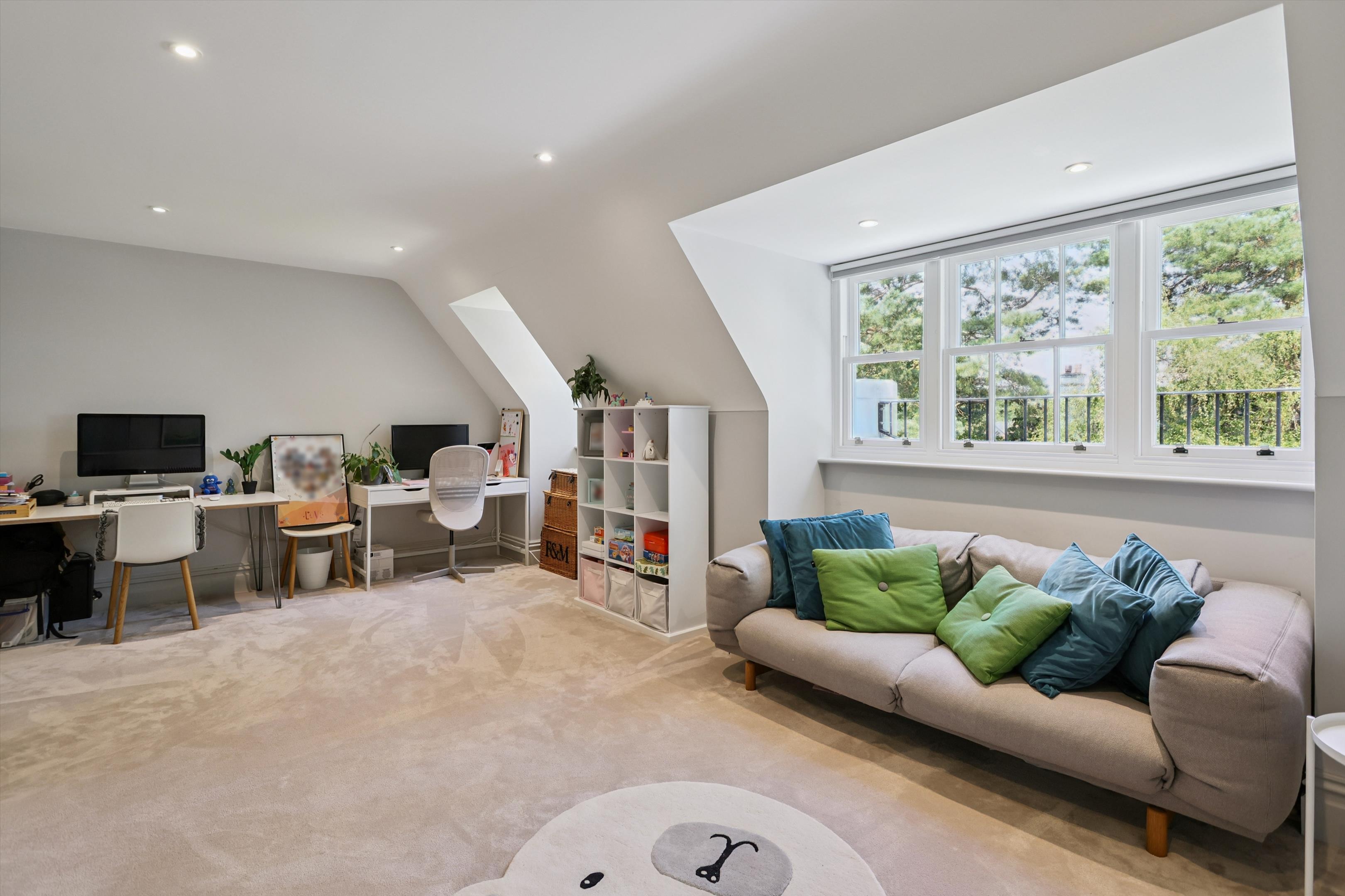 St. Marys Road, Weybridge, Surrey, KT13