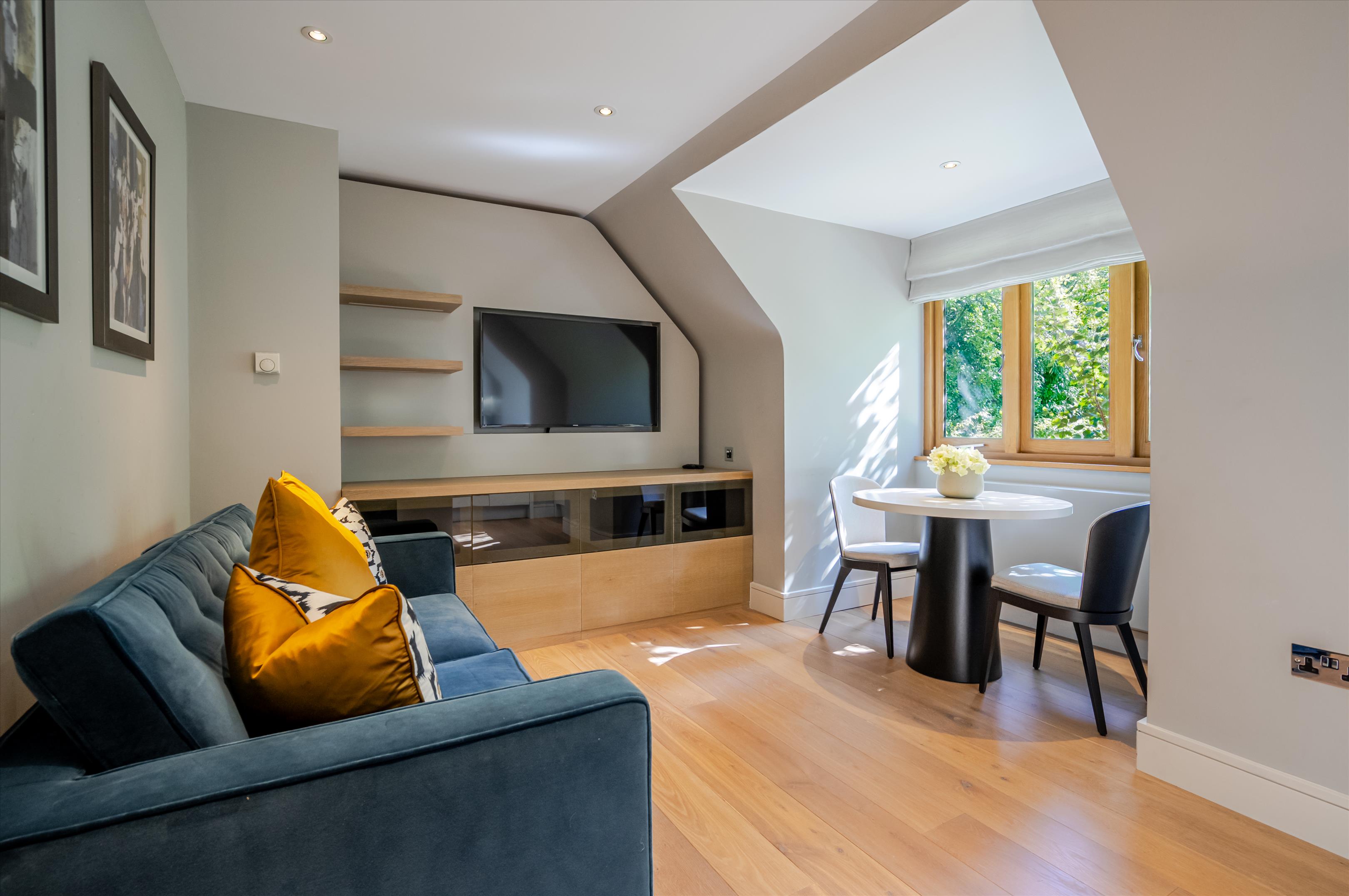 West Road, St George's Hill, Weybridge, Surrey, KT13