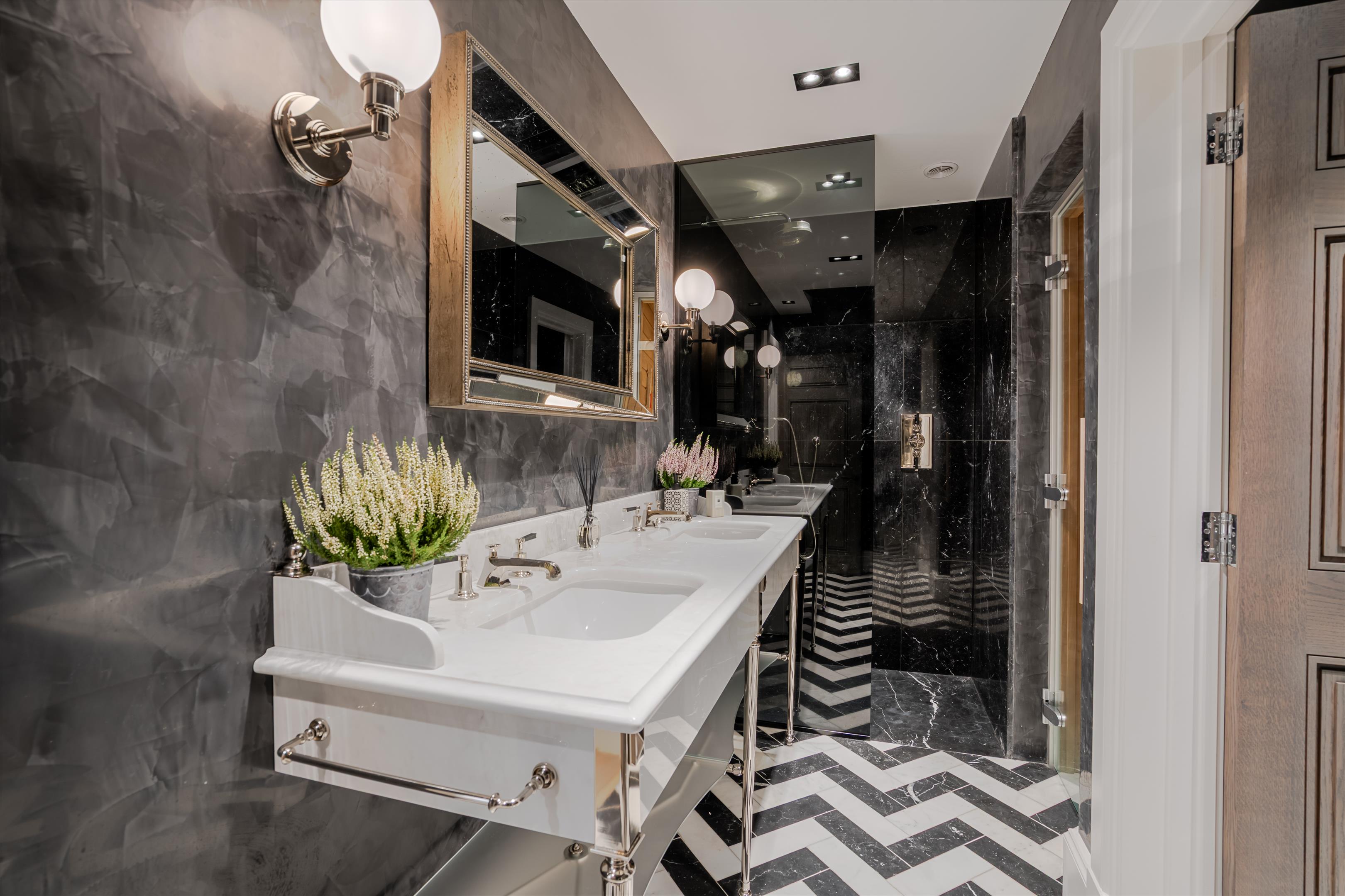 West Road, St George's Hill, Weybridge, Surrey, KT13