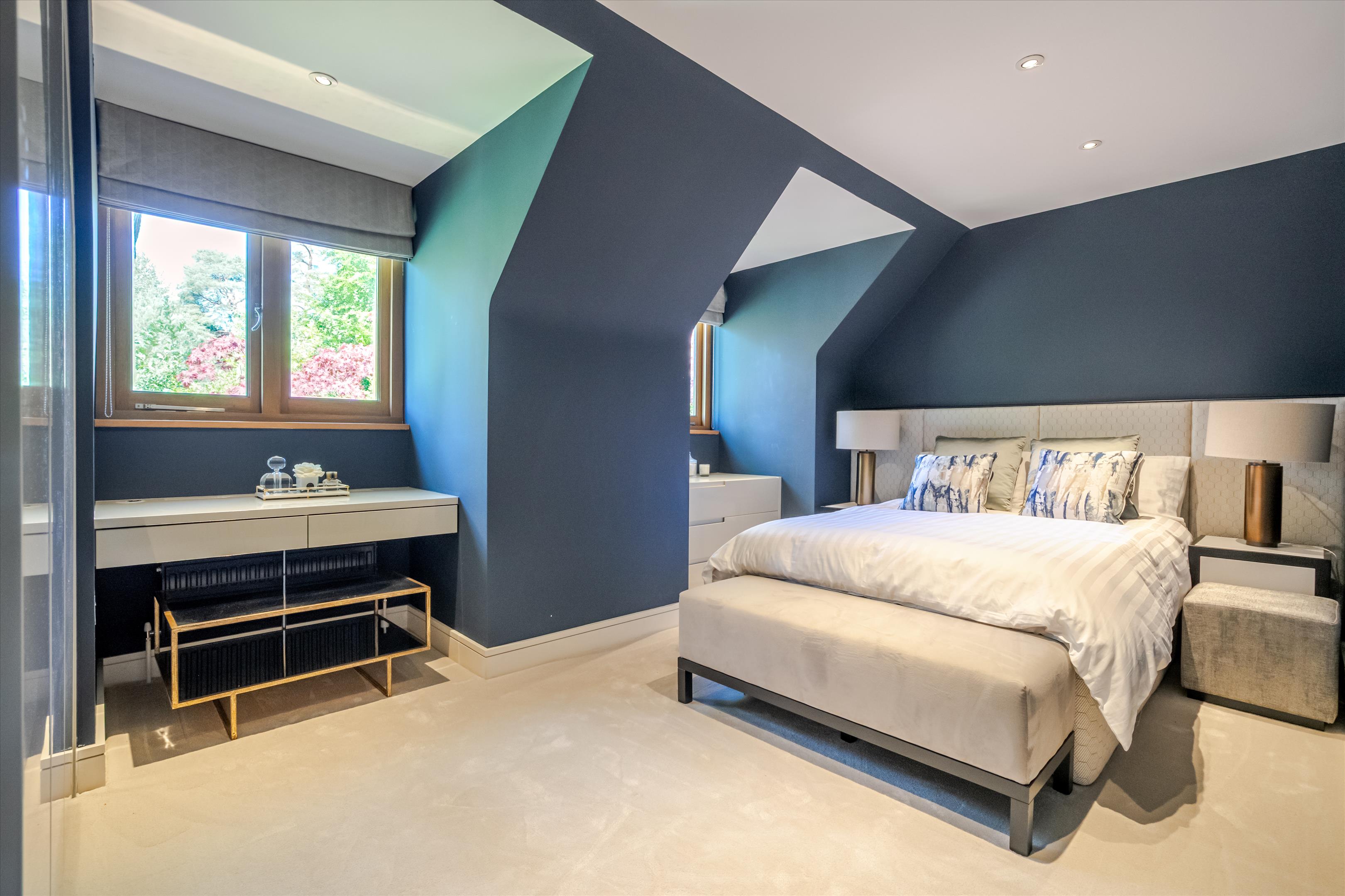 West Road, St George's Hill, Weybridge, Surrey, KT13
