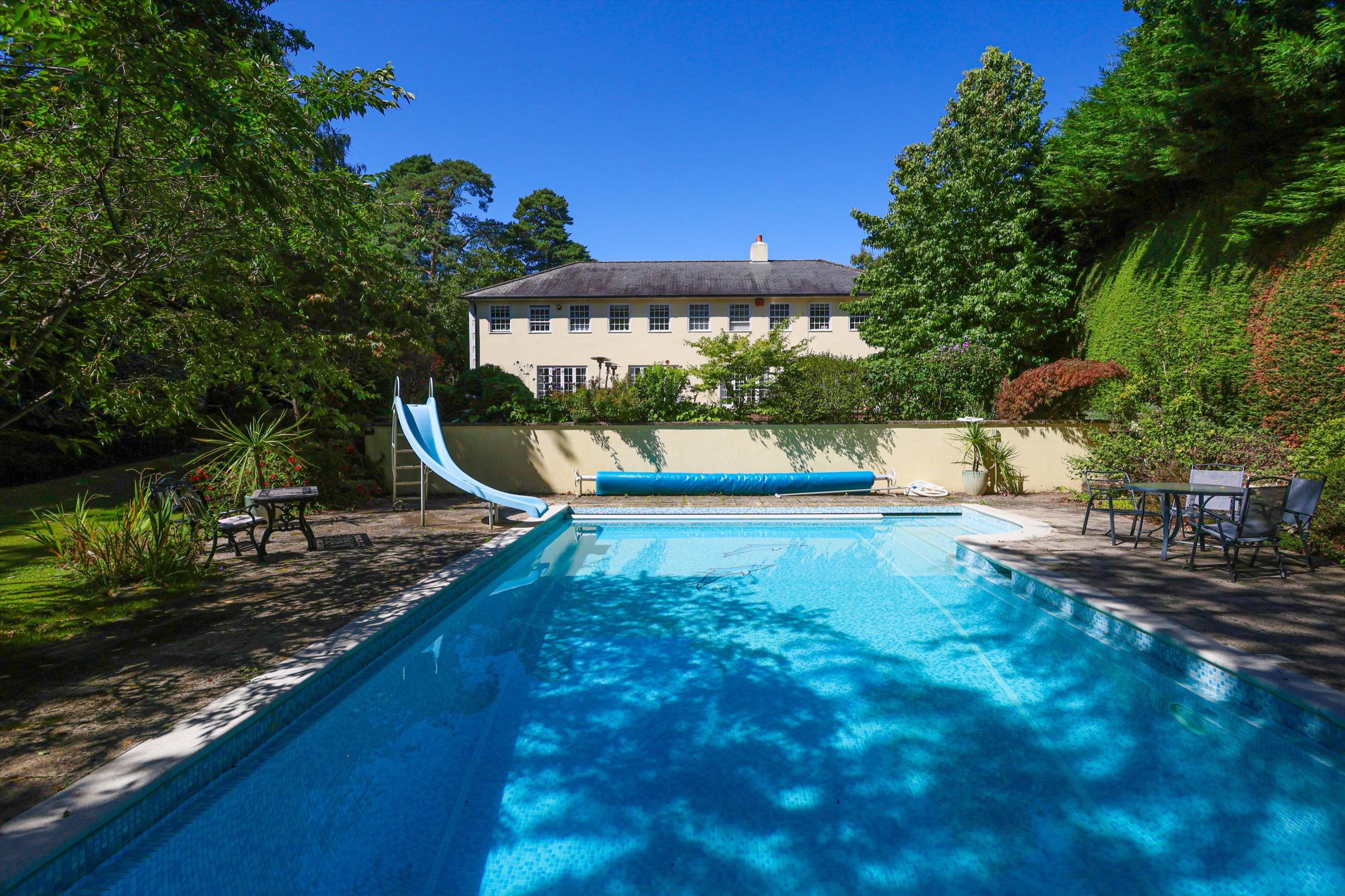 East Road, Weybridge, Surrey, KT13
