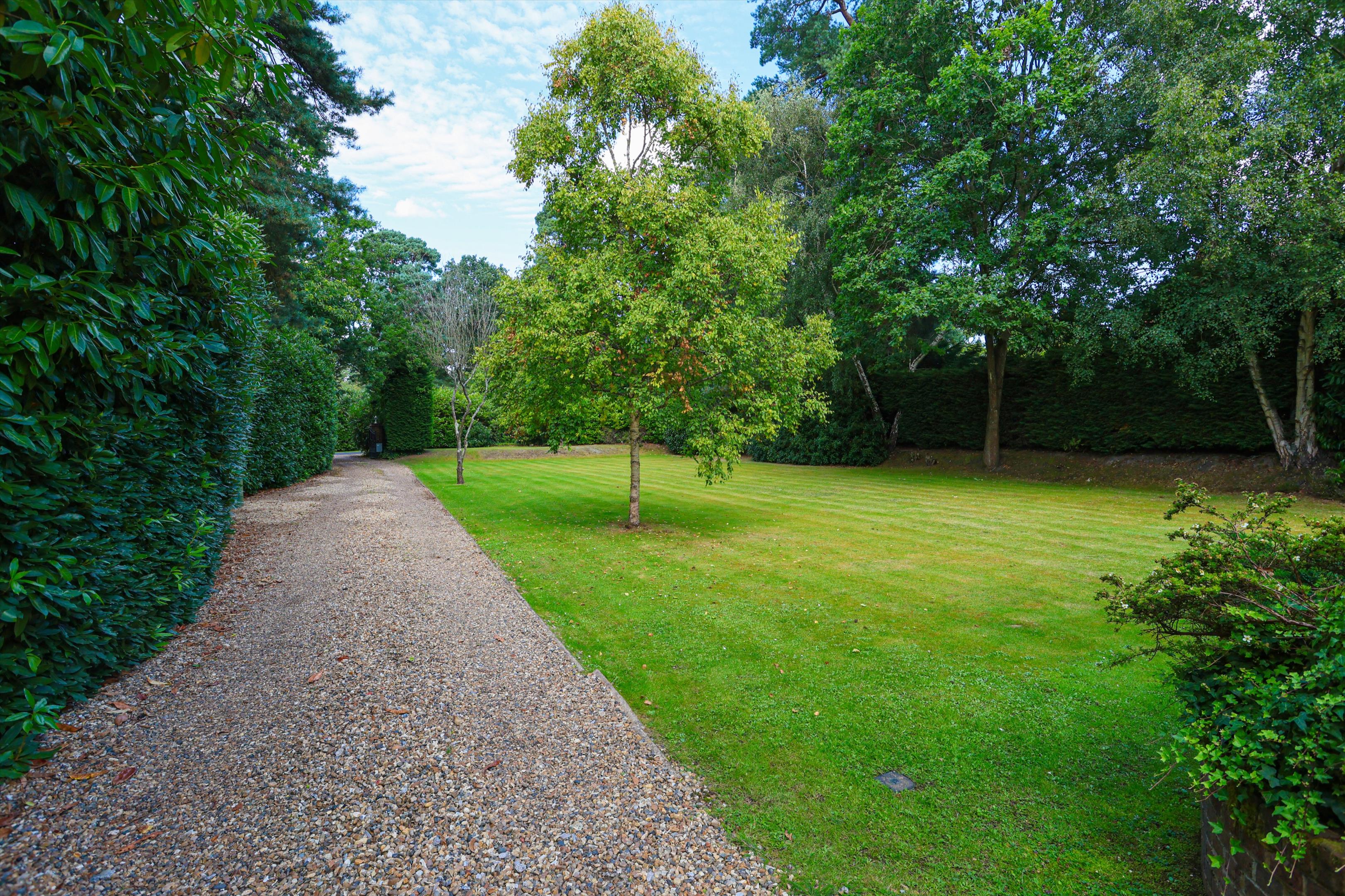 East Road, Weybridge, Surrey, KT13