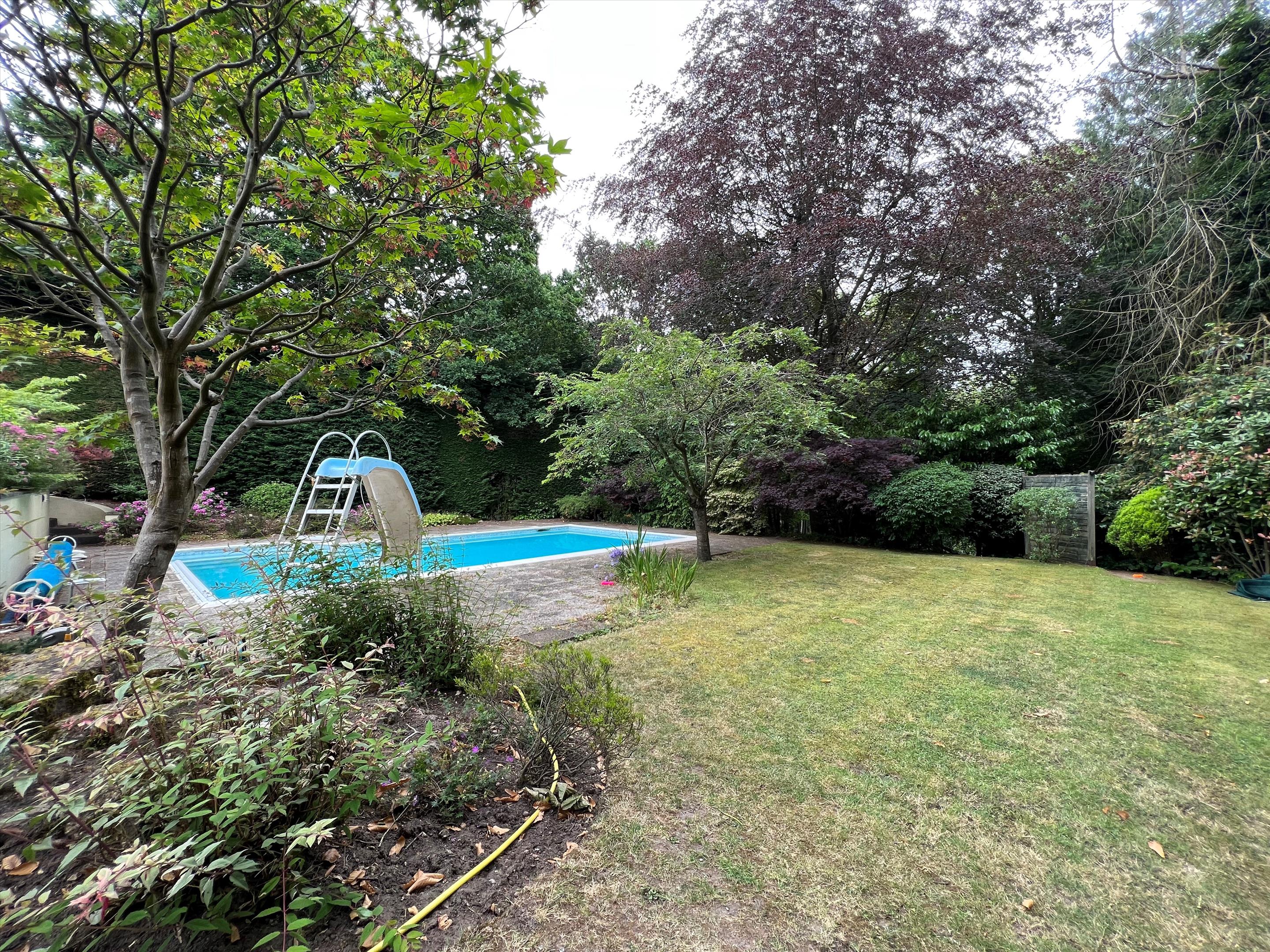 East Road, Weybridge, Surrey, KT13