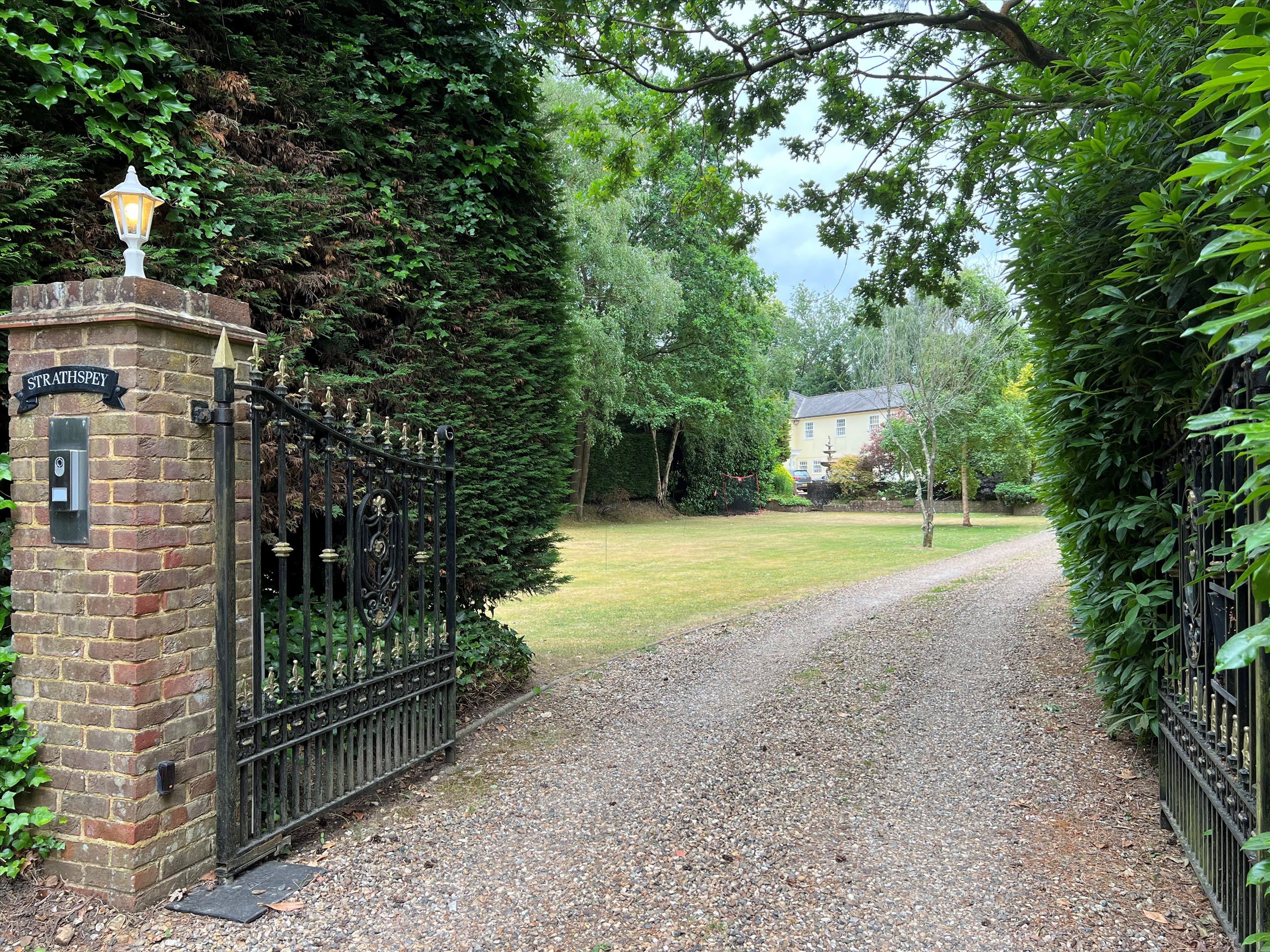 East Road, Weybridge, Surrey, KT13