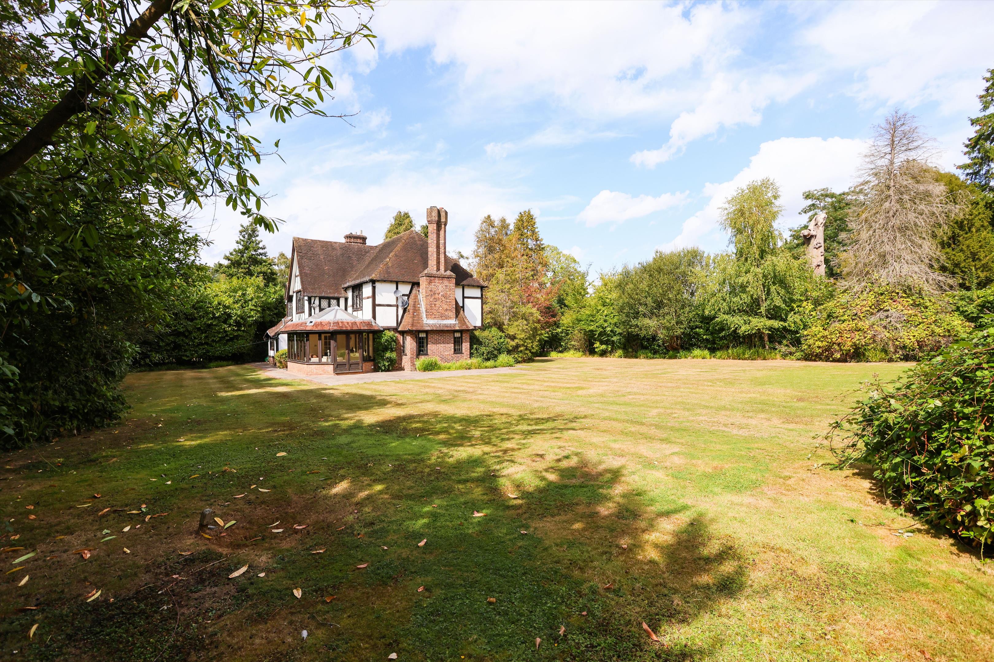 Silverdale Avenue, Ashley Park, Walton-on-Thames, Surrey, KT12
