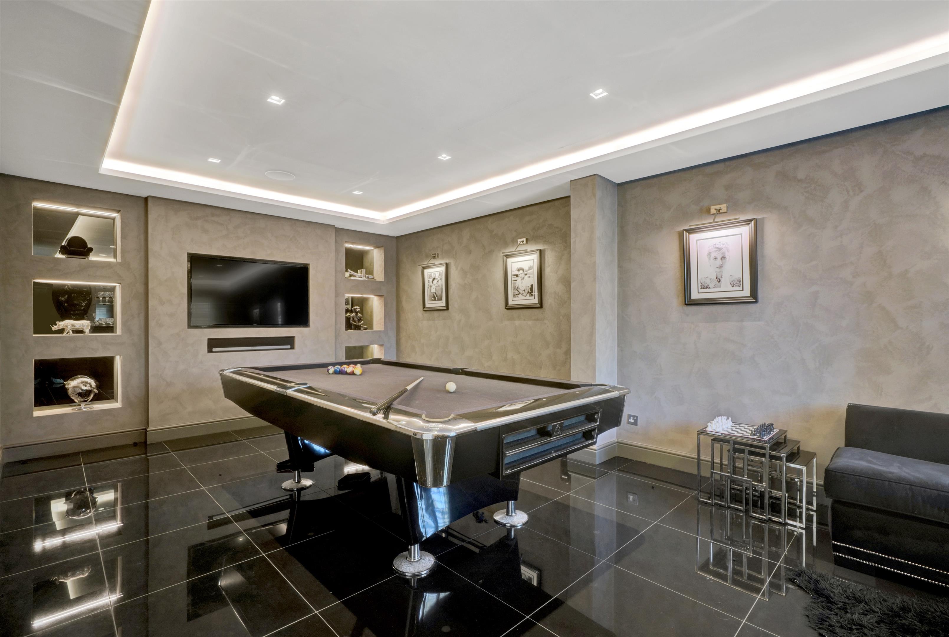 Queens Road, Hersham, Walton-on-Thames, Surrey KT12