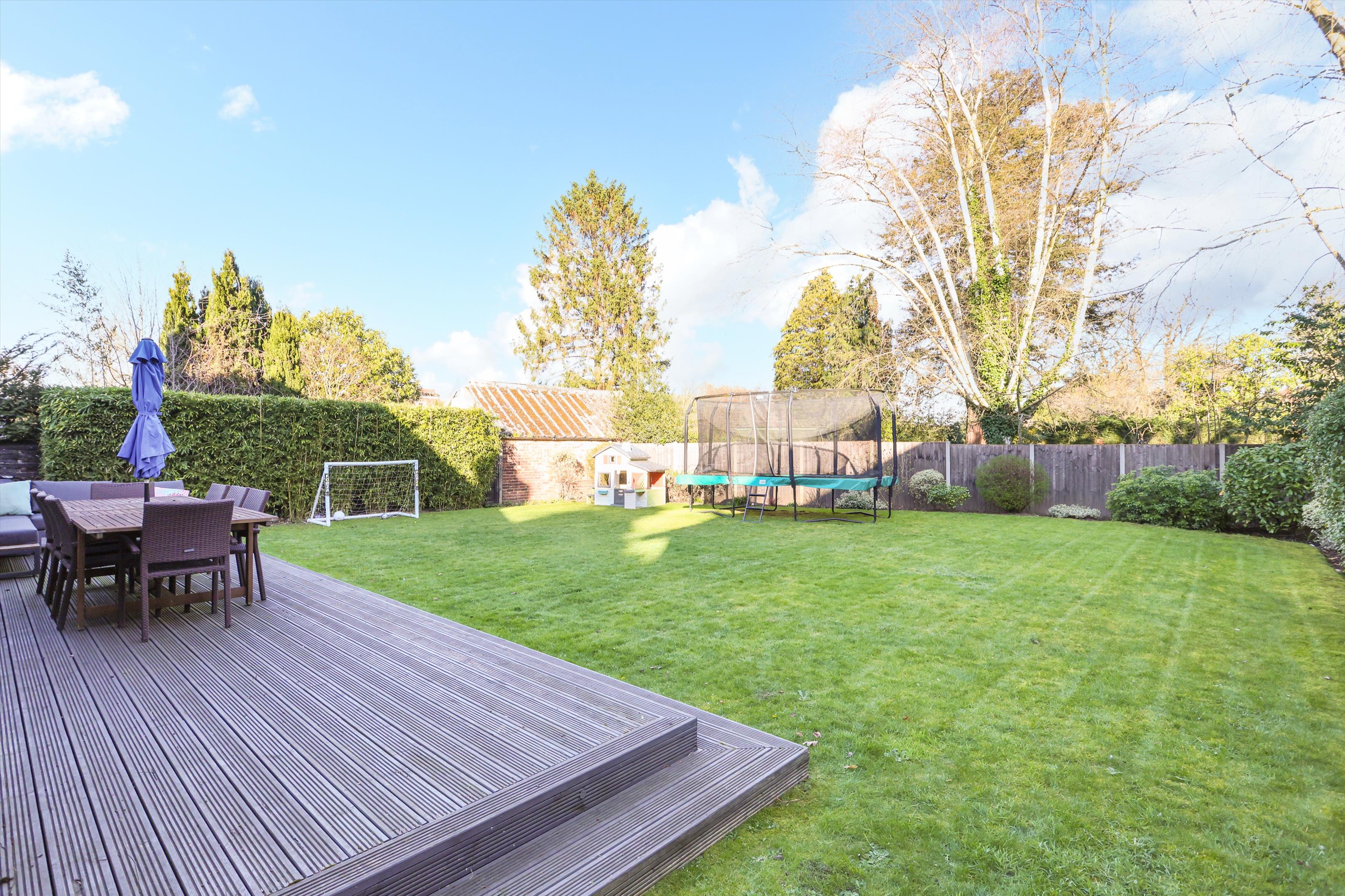 Westcar Lane, Hersham, Walton-on-Thames, Surrey KT12
