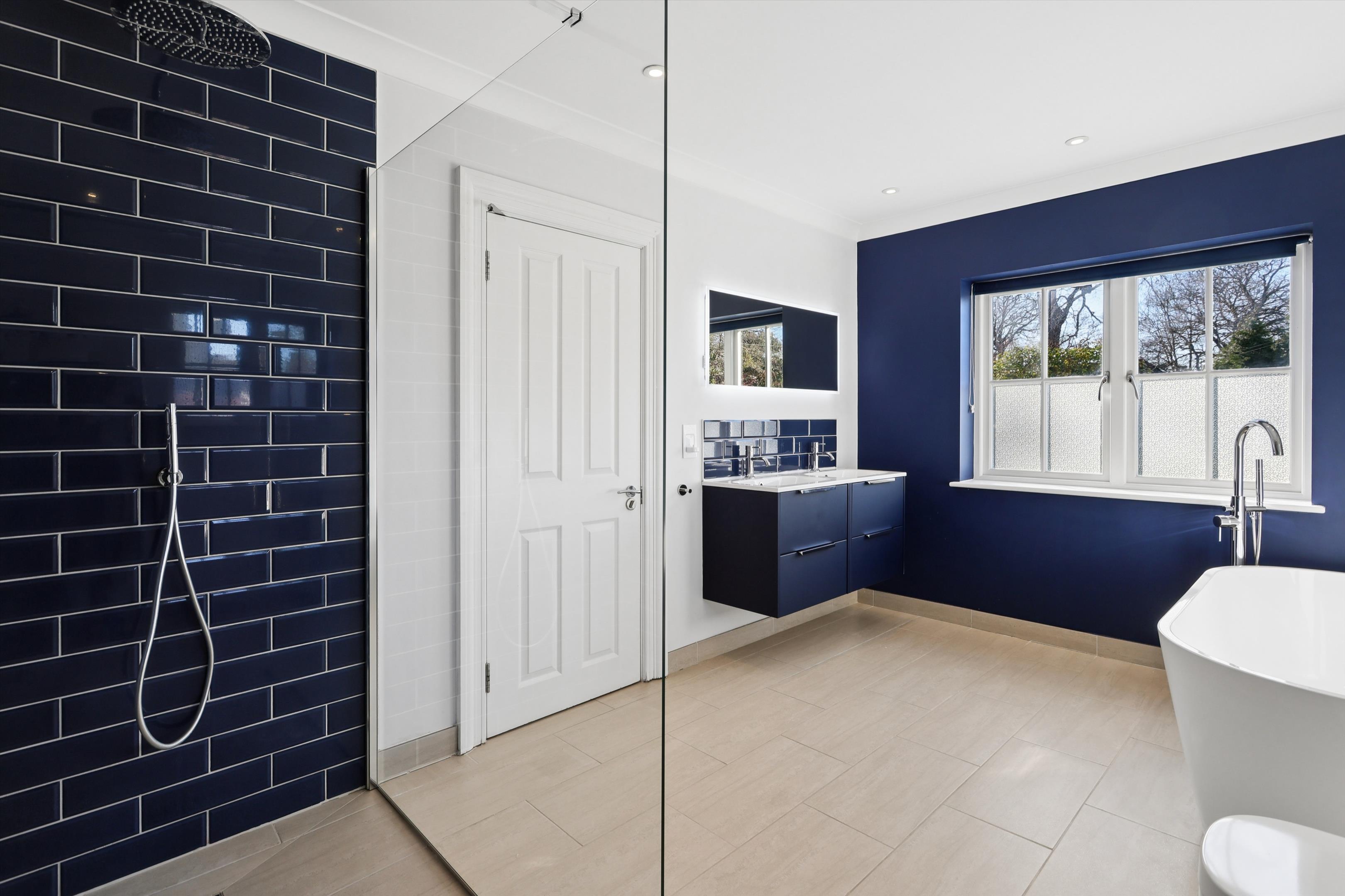 Westcar Lane, Hersham, Walton-on-Thames, Surrey KT12