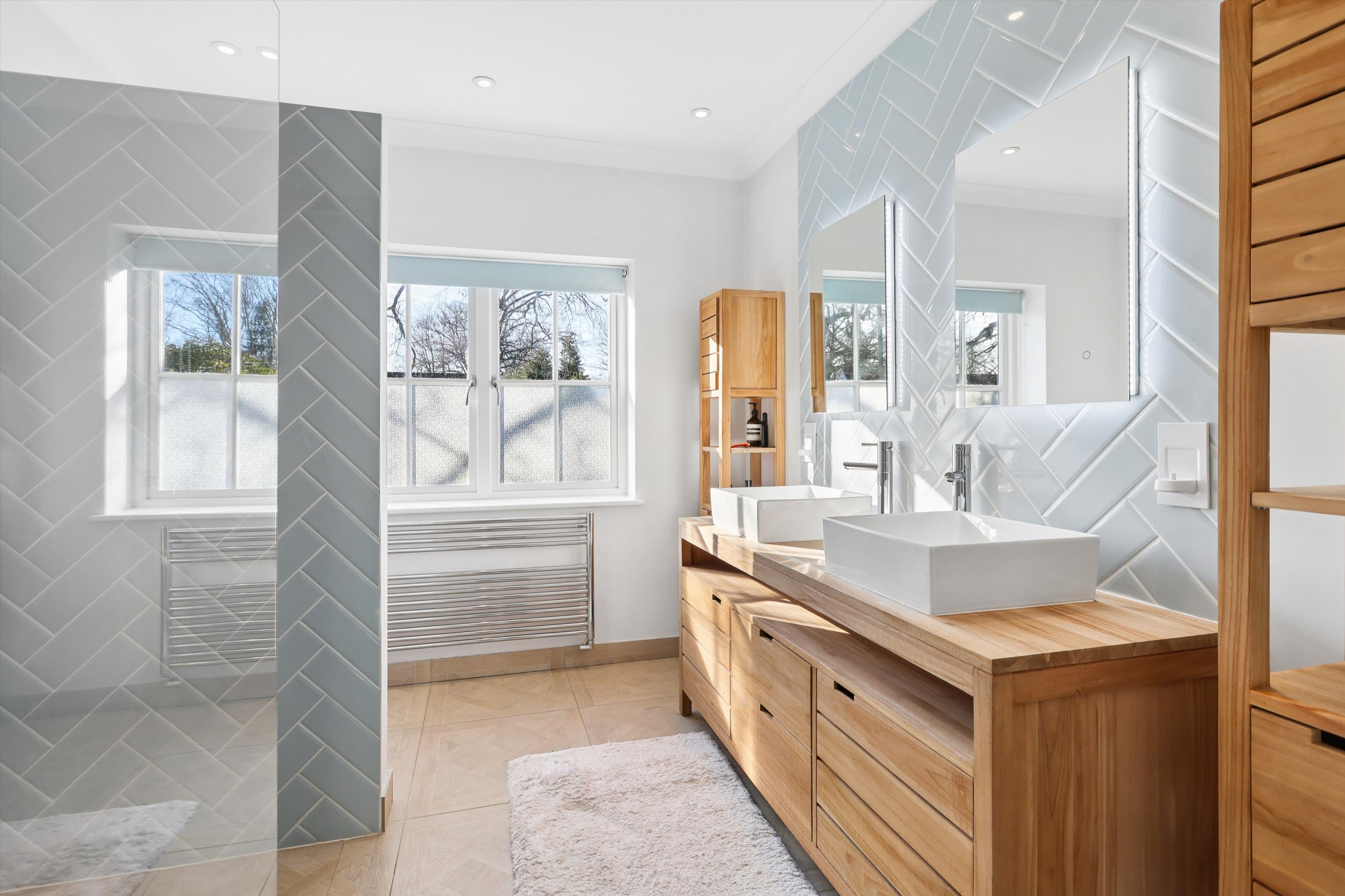 Westcar Lane, Hersham, Walton-on-Thames, Surrey KT12
