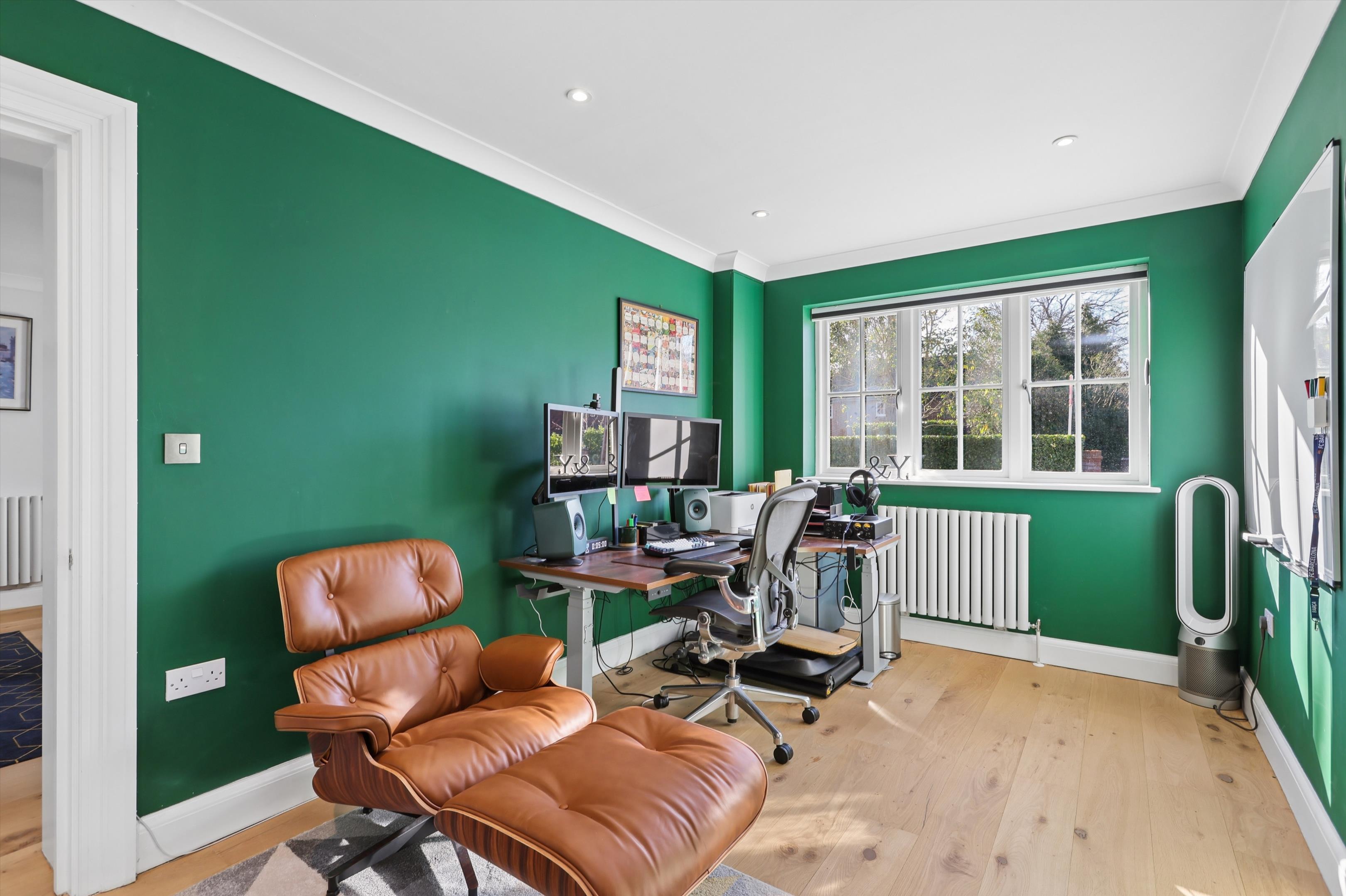Westcar Lane, Hersham, Walton-on-Thames, Surrey KT12