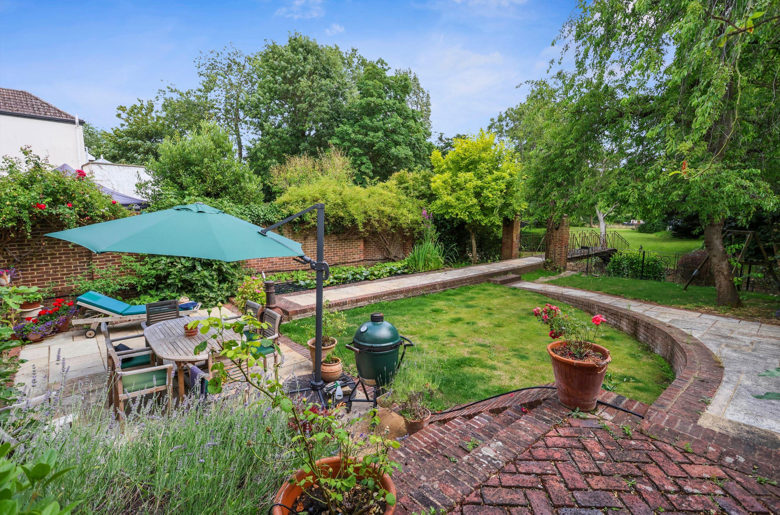 Thames Street, Sunbury-on-Thames, Surrey, TW16