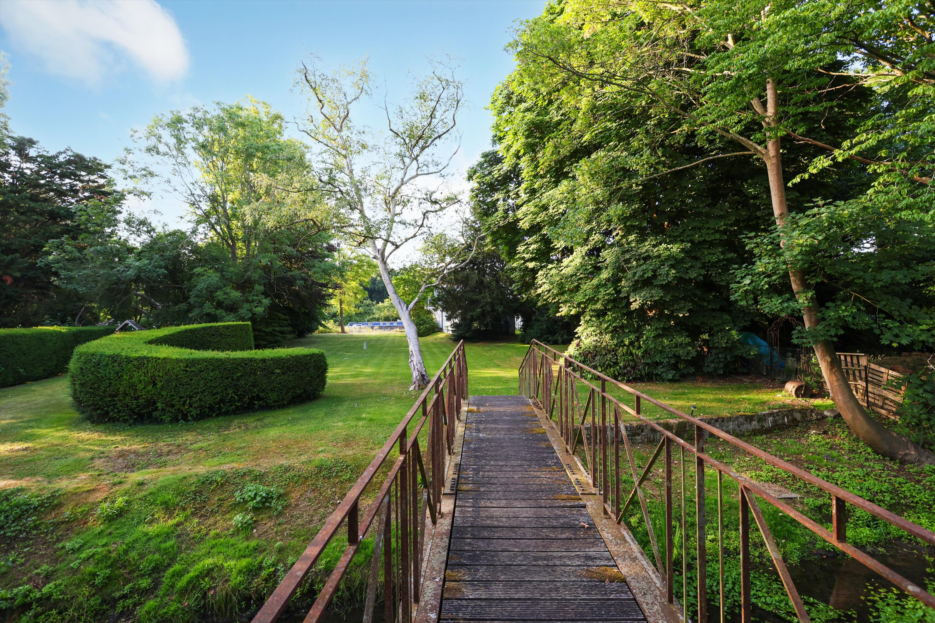 Thames Street, Sunbury-on-Thames, Surrey, TW16