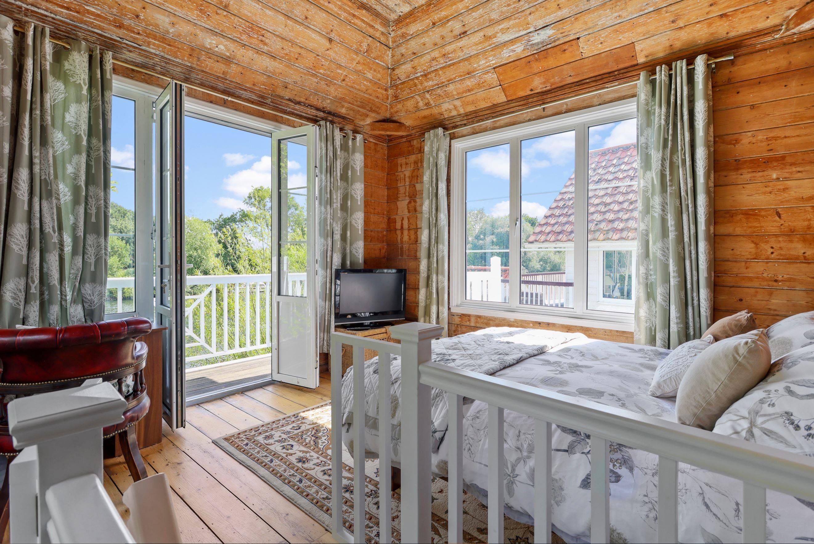 Thames Street, Sunbury-on-Thames, Surrey, TW16