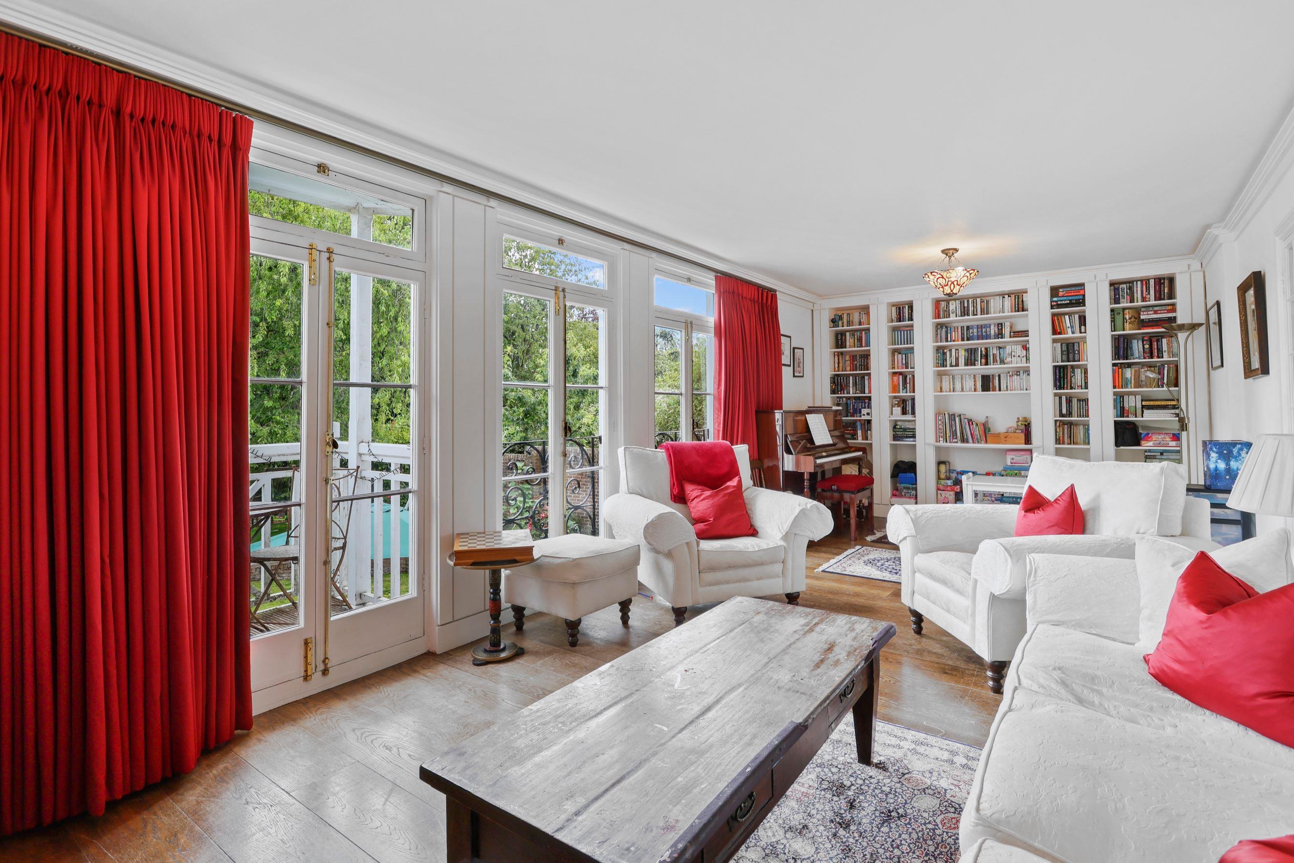 Thames Street, Sunbury-on-Thames, Surrey, TW16