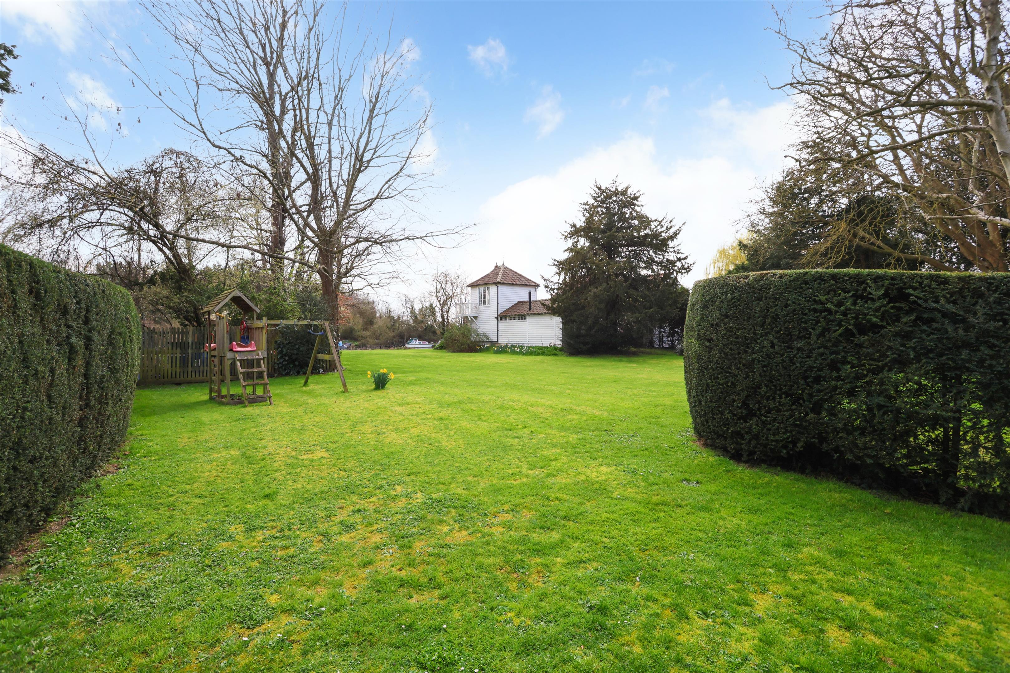 Thames Street, Sunbury-on-Thames, Surrey, TW16