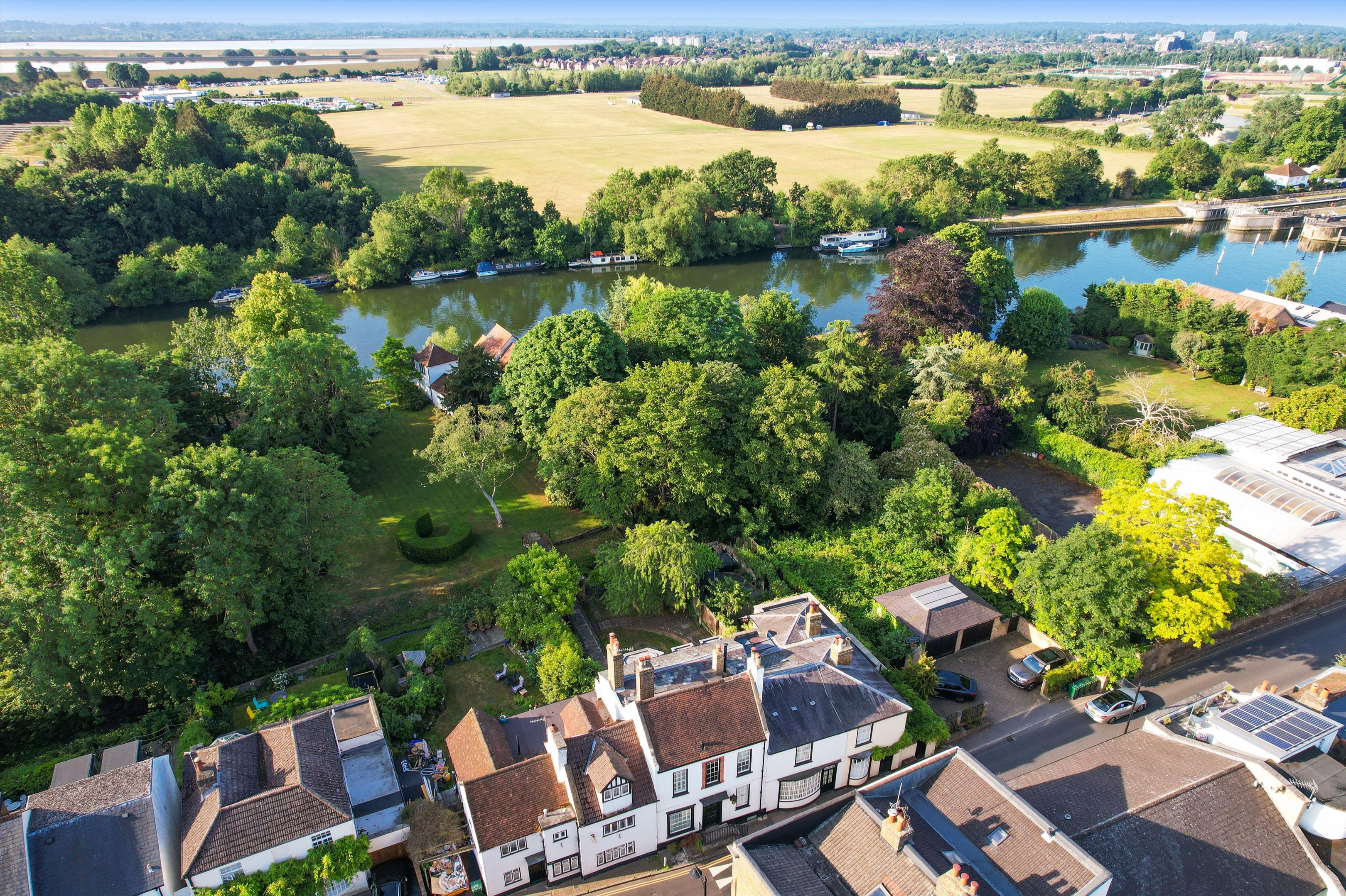 Thames Street, Sunbury-on-Thames, Surrey, TW16