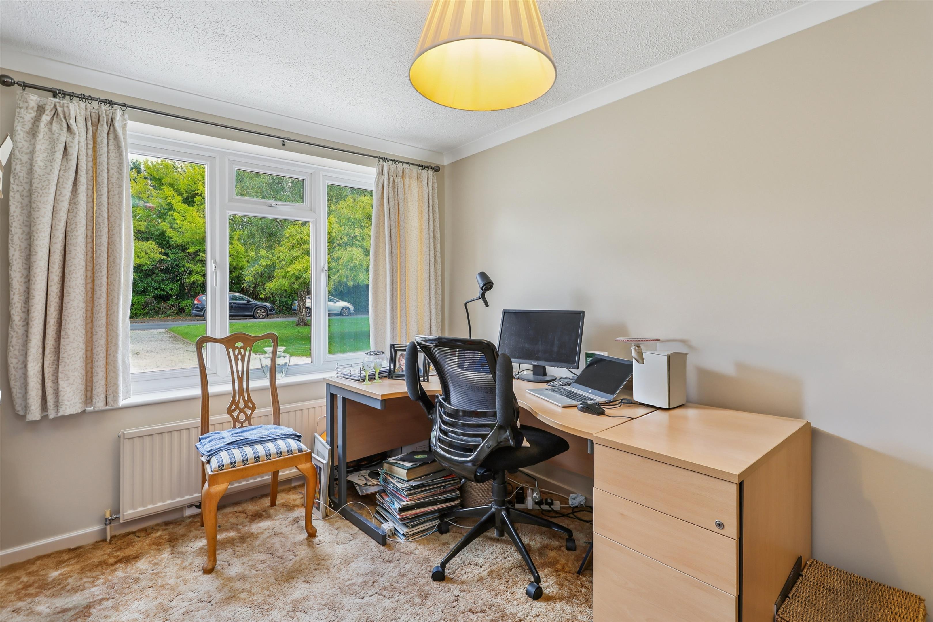 Round Oak Road, Weybridge, Surrey, KT13