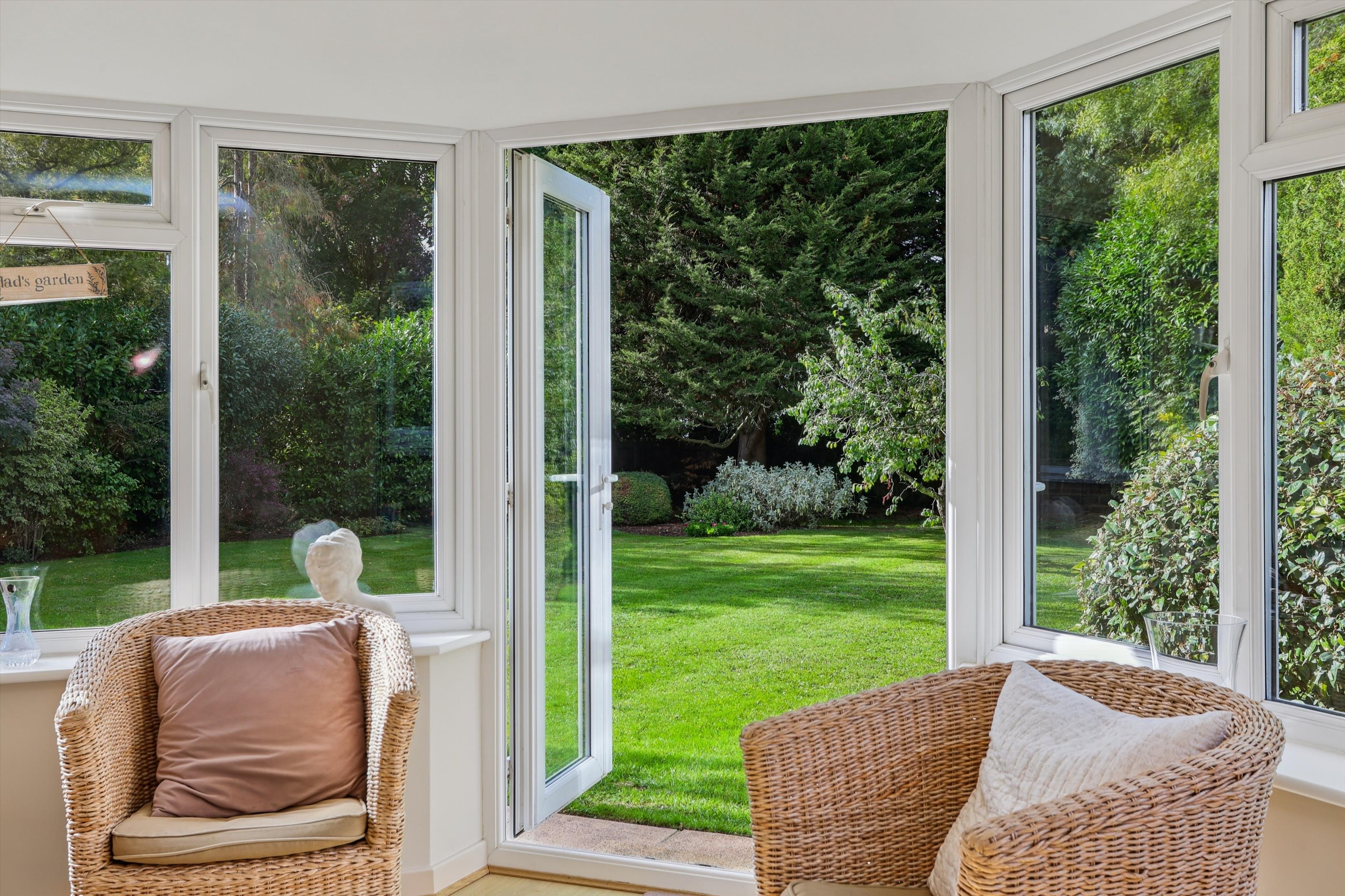 Round Oak Road, Weybridge, Surrey, KT13