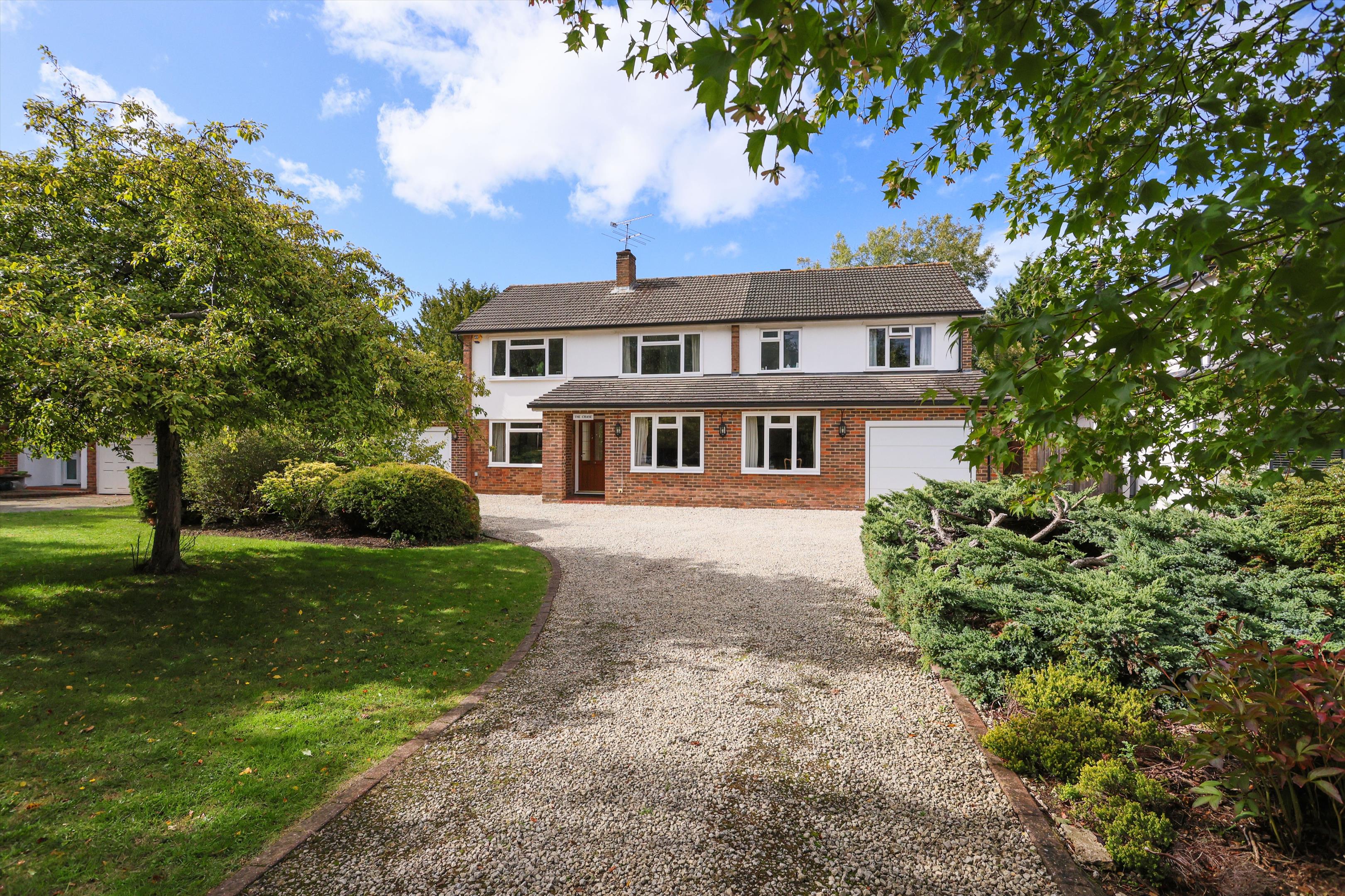 Round Oak Road, Weybridge, Surrey, KT13