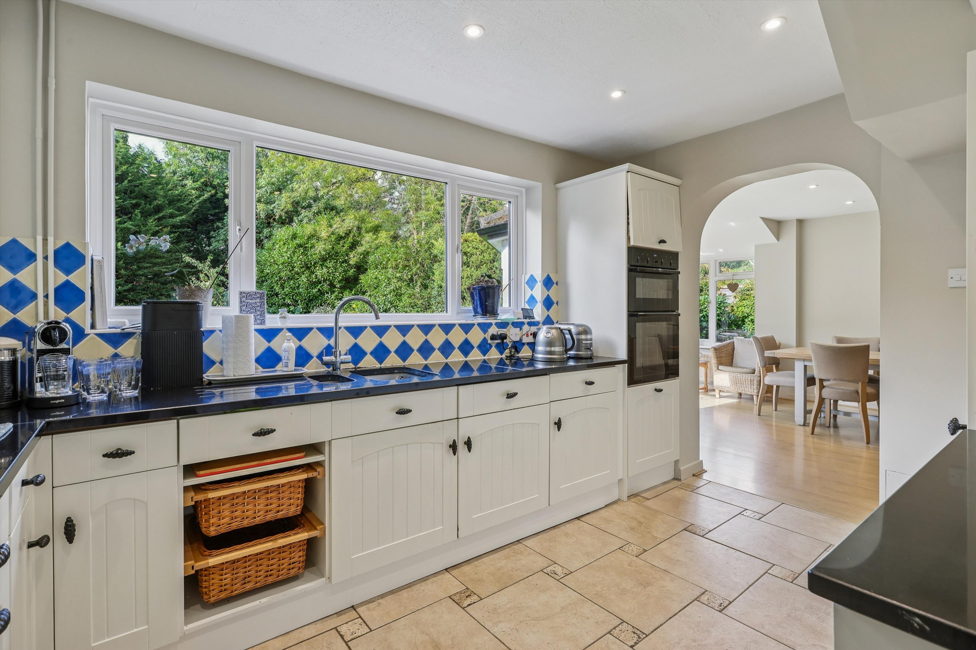 Round Oak Road, Weybridge, Surrey, KT13
