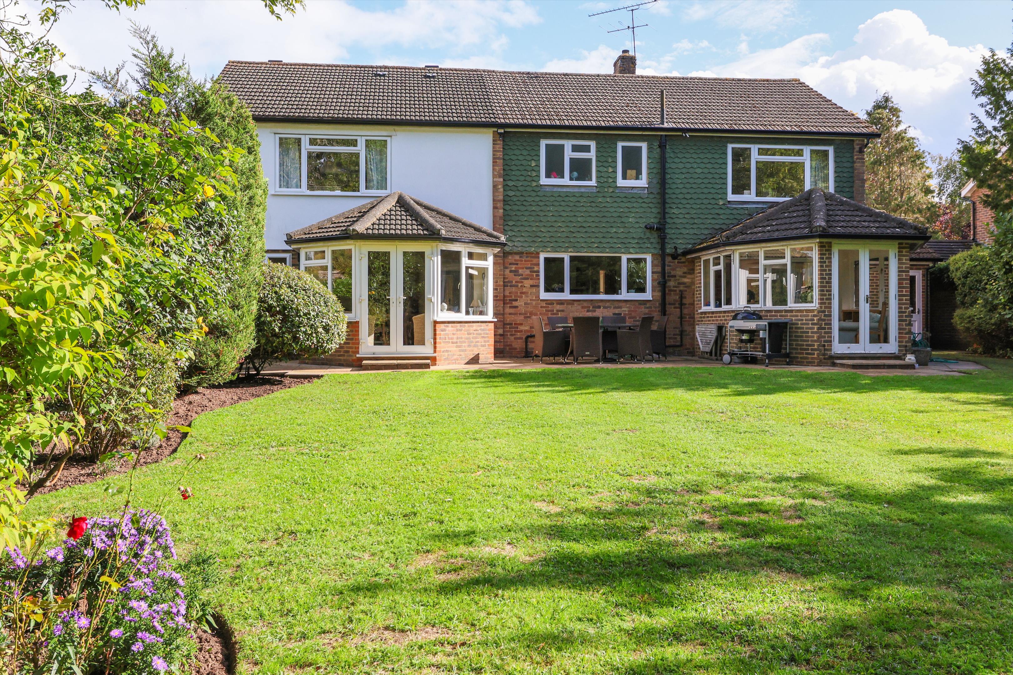 Round Oak Road, Weybridge, Surrey, KT13