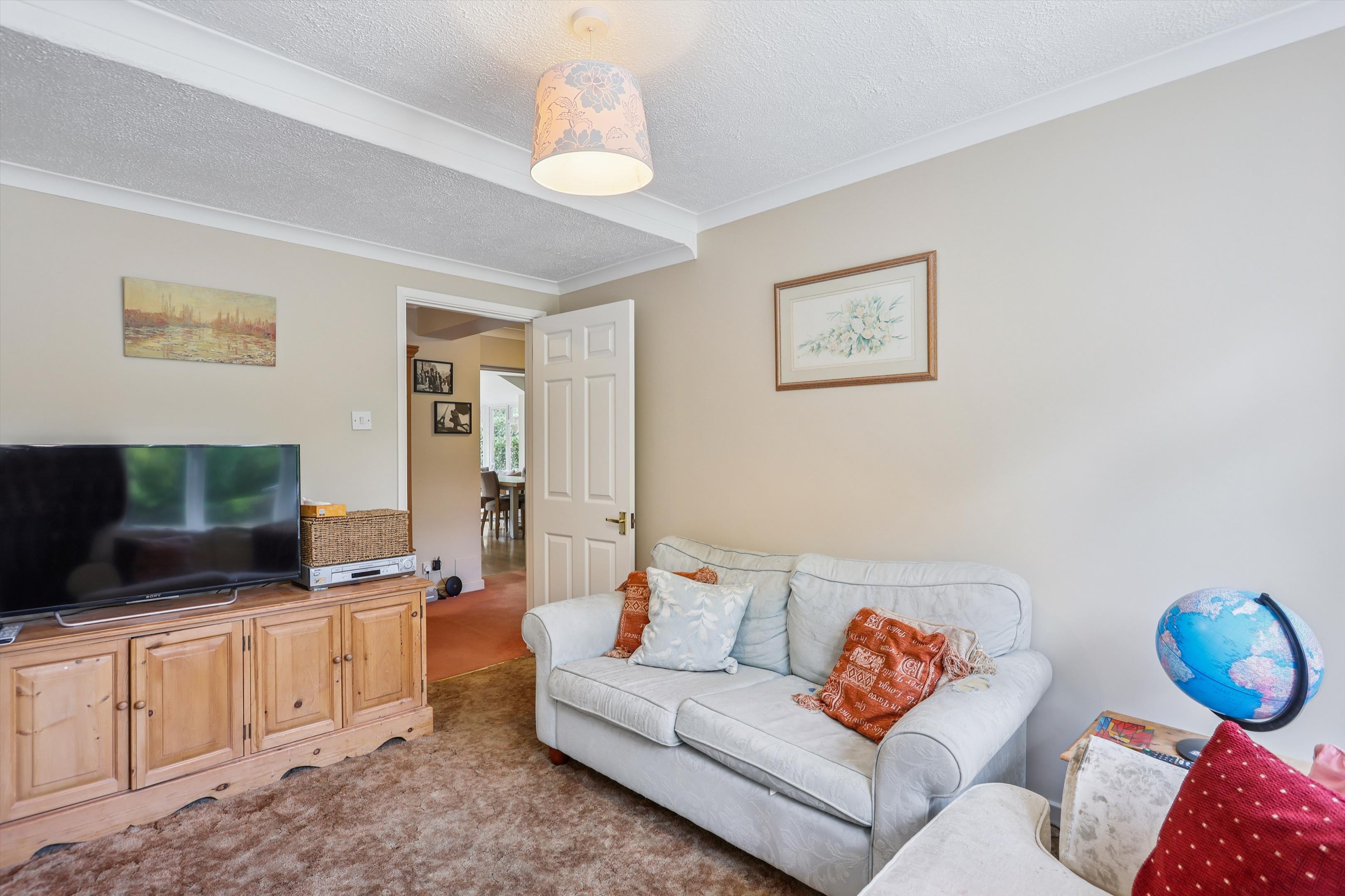 Round Oak Road, Weybridge, Surrey, KT13