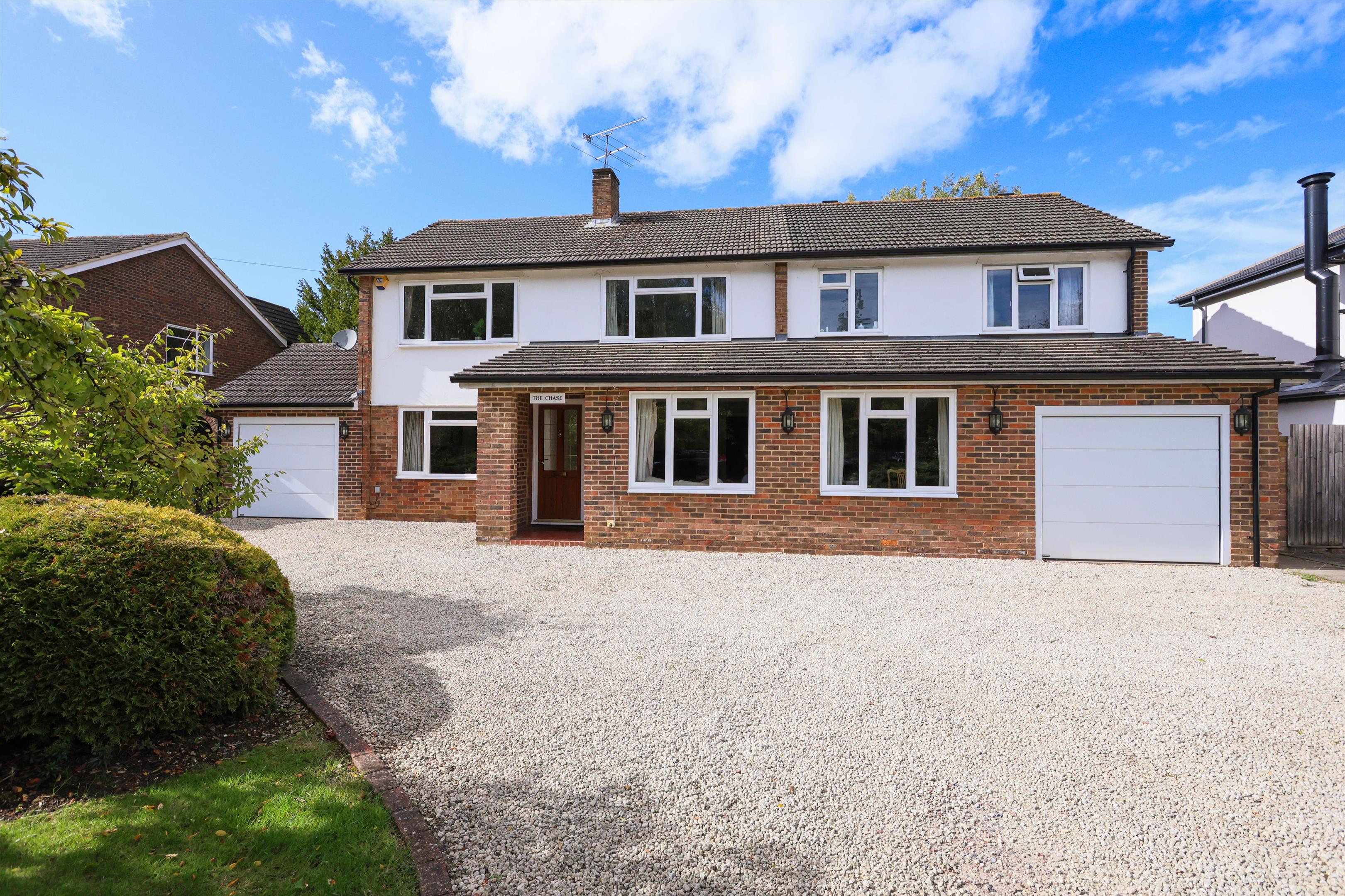 Round Oak Road, Weybridge, Surrey, KT13