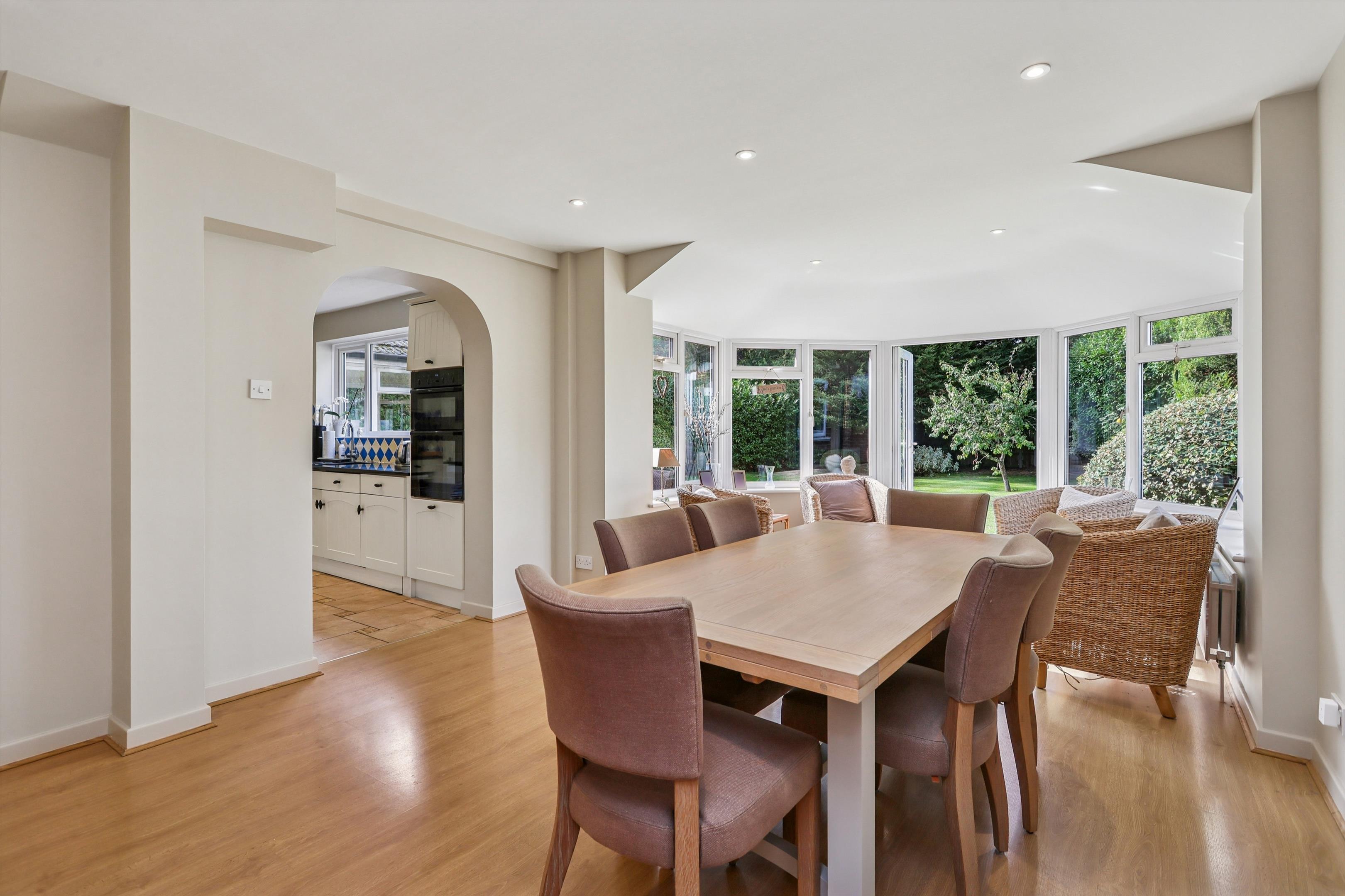 Round Oak Road, Weybridge, Surrey, KT13