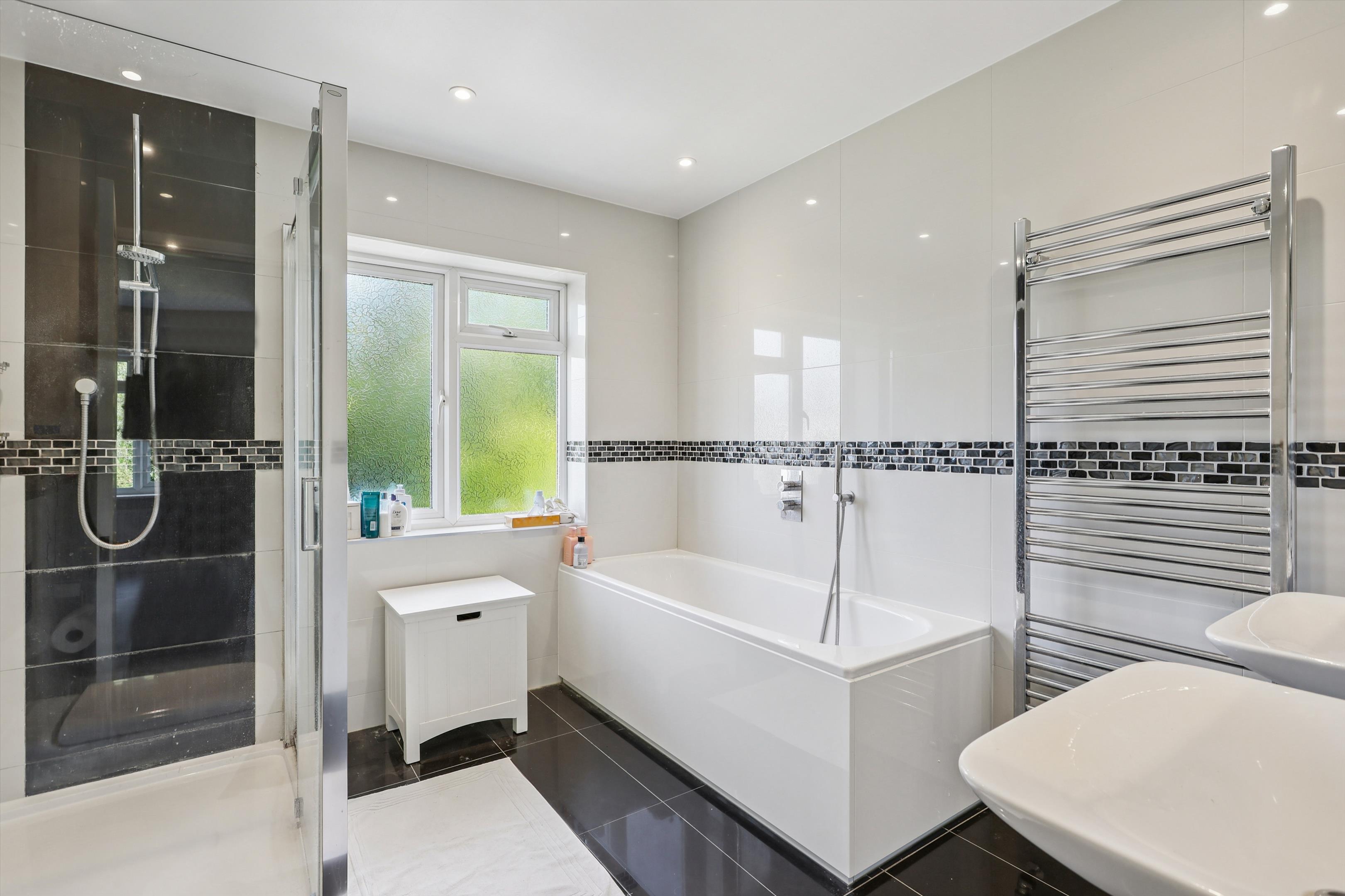 Round Oak Road, Weybridge, Surrey, KT13