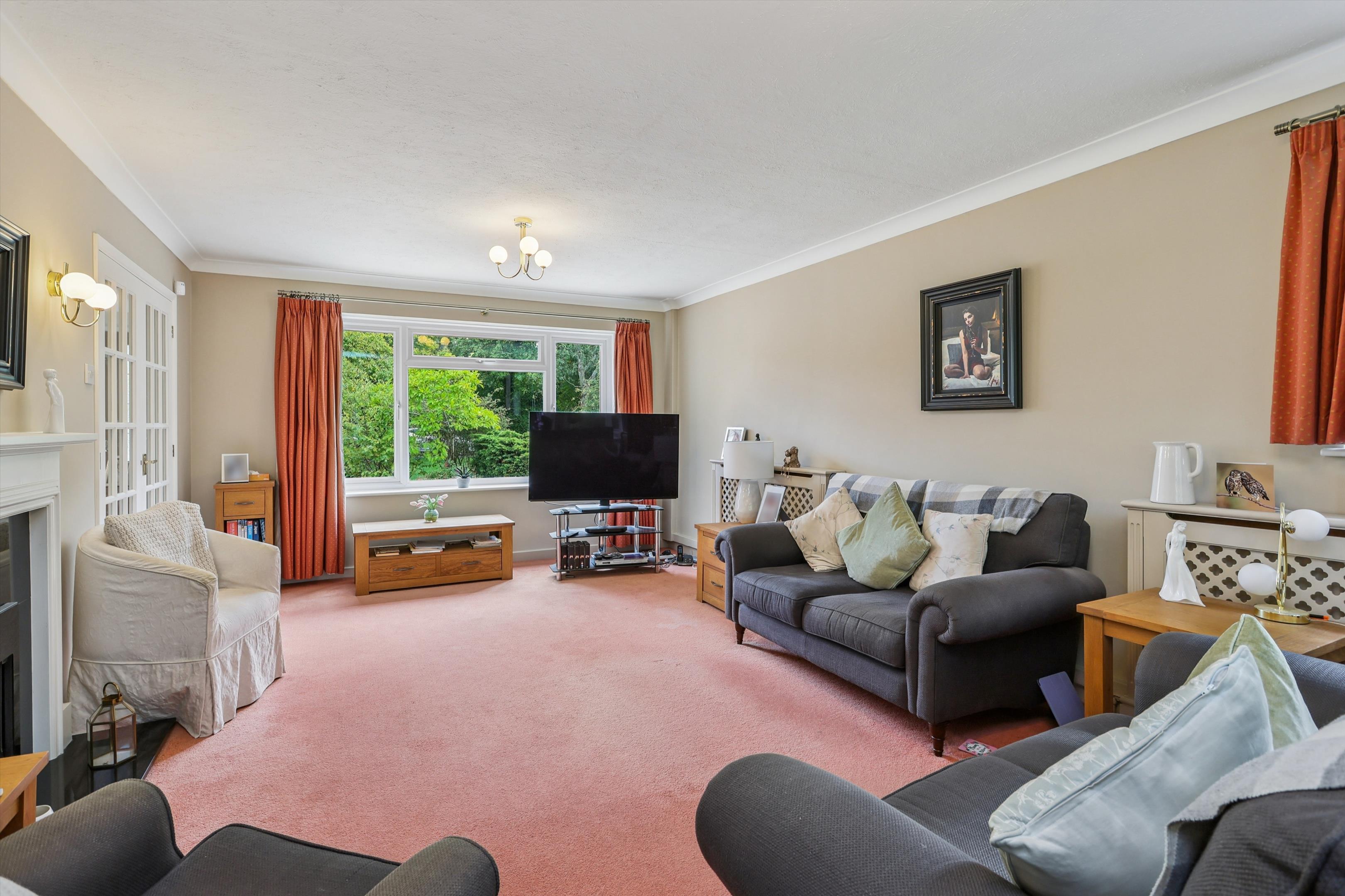 Round Oak Road, Weybridge, Surrey, KT13