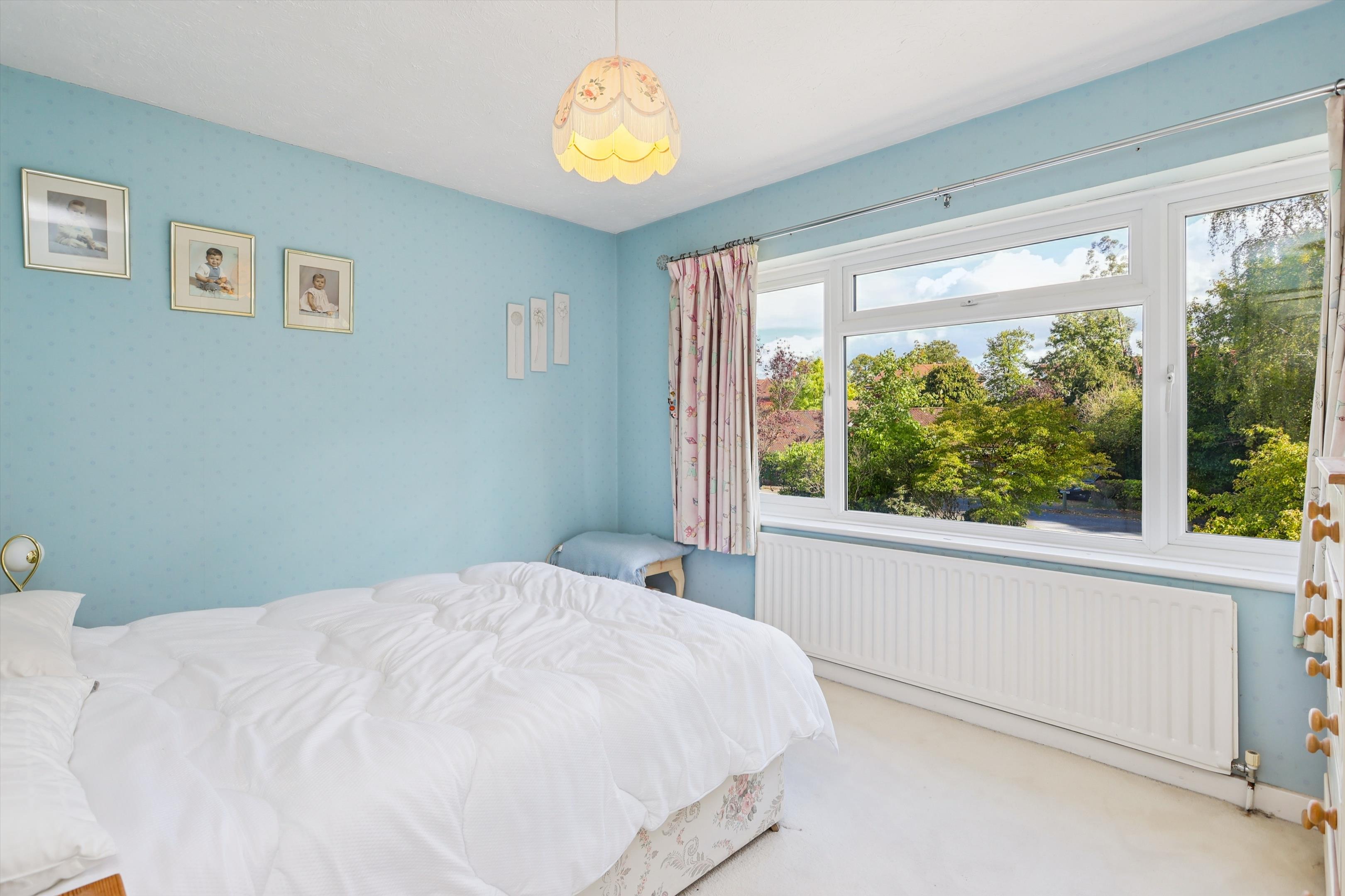 Round Oak Road, Weybridge, Surrey, KT13