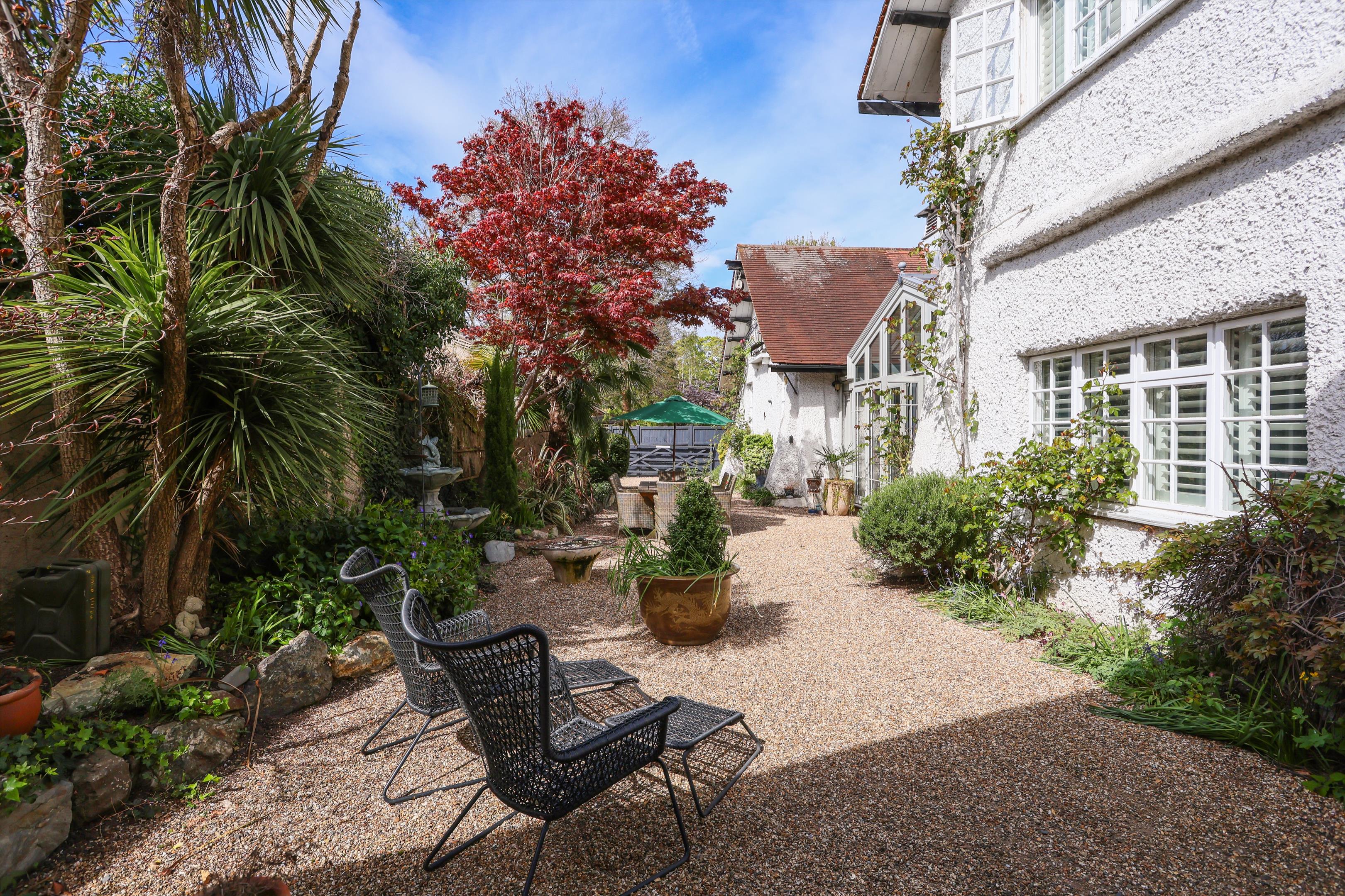 Oatlands Drive, Weybridge, Surrey KT13