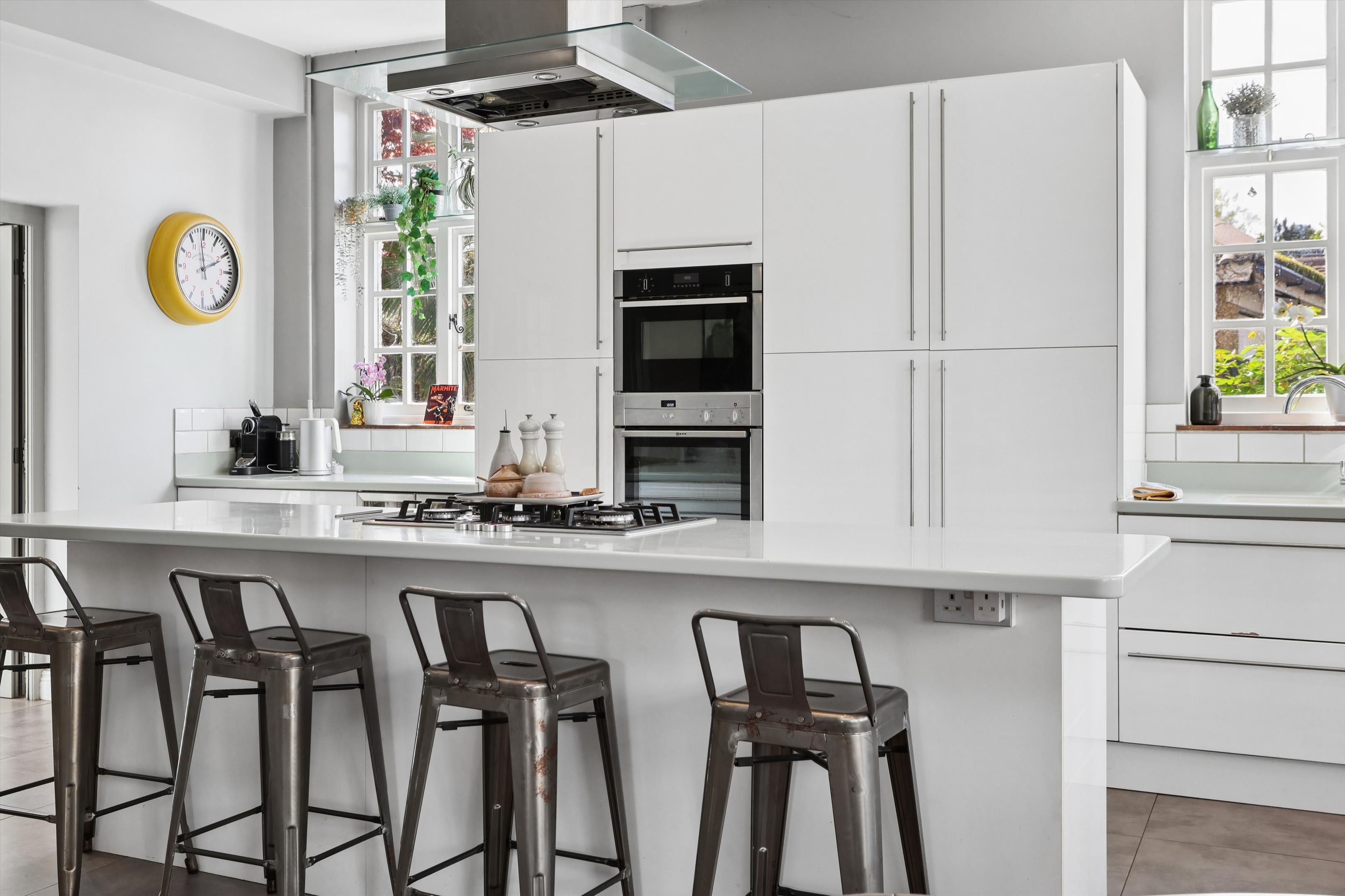 Oatlands Drive, Weybridge, Surrey KT13