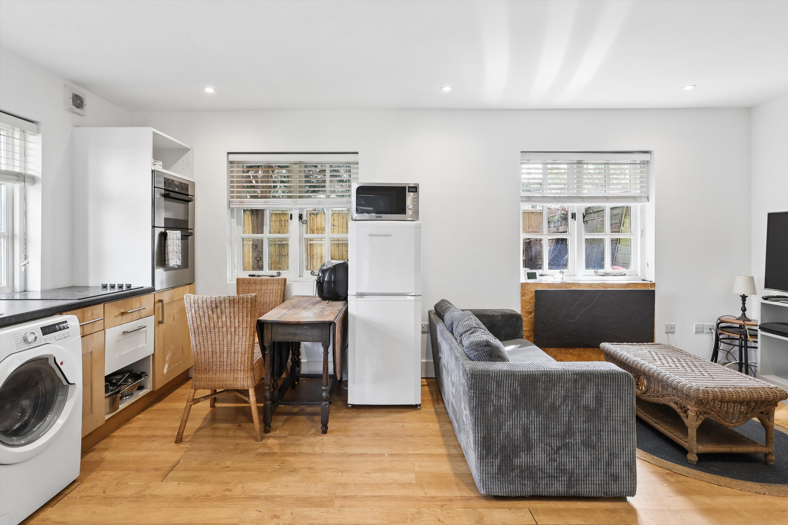 Oatlands Drive, Weybridge, Surrey KT13